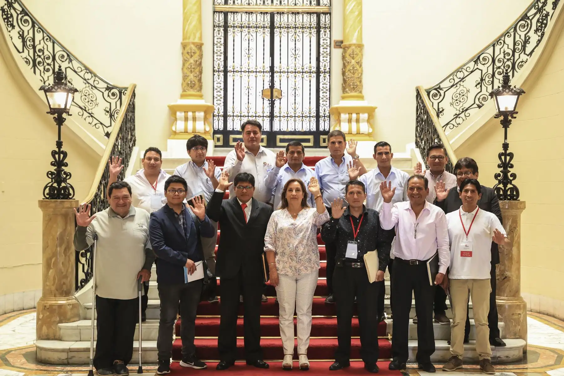En reuniones sostenidas hoy con más de 30 alcaldes provinciales y distritales de las regiones Junín y Huancavelica, la presidenta Dina Boluarte expresó el compromiso del Gobierno de trabajar articuladamente para la ejecución de sus proyectos en ámbitos como saneamiento básico, educación, salud y agricultura.

Foto:ANDINA/Presidencia Perú