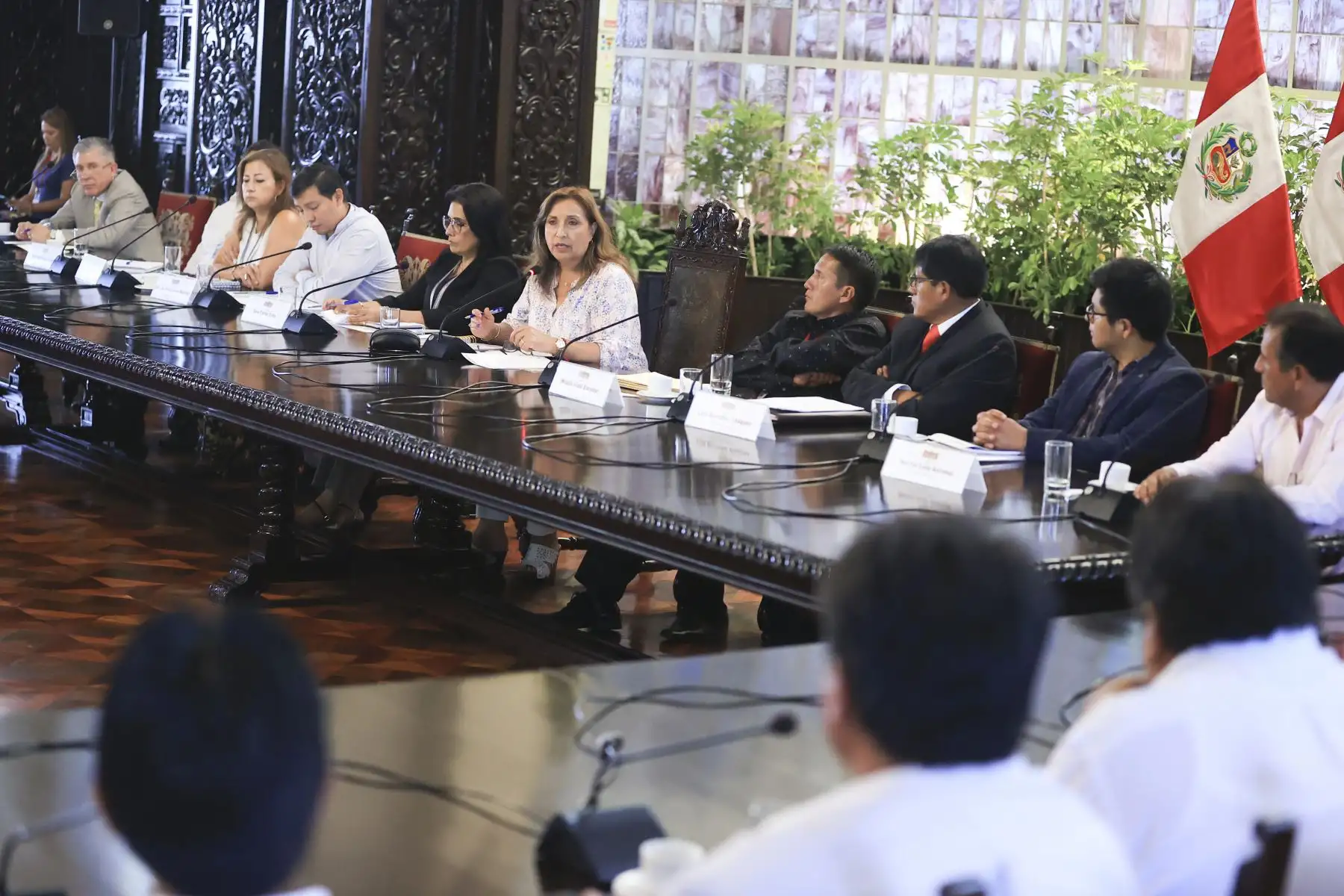 En reuniones sostenidas hoy con más de 30 alcaldes provinciales y distritales de las regiones Junín y Huancavelica, la presidenta Dina Boluarte expresó el compromiso del Gobierno de trabajar articuladamente para la ejecución de sus proyectos en ámbitos como saneamiento básico, educación, salud y agricultura.

Foto:ANDINA/Presidencia Perú