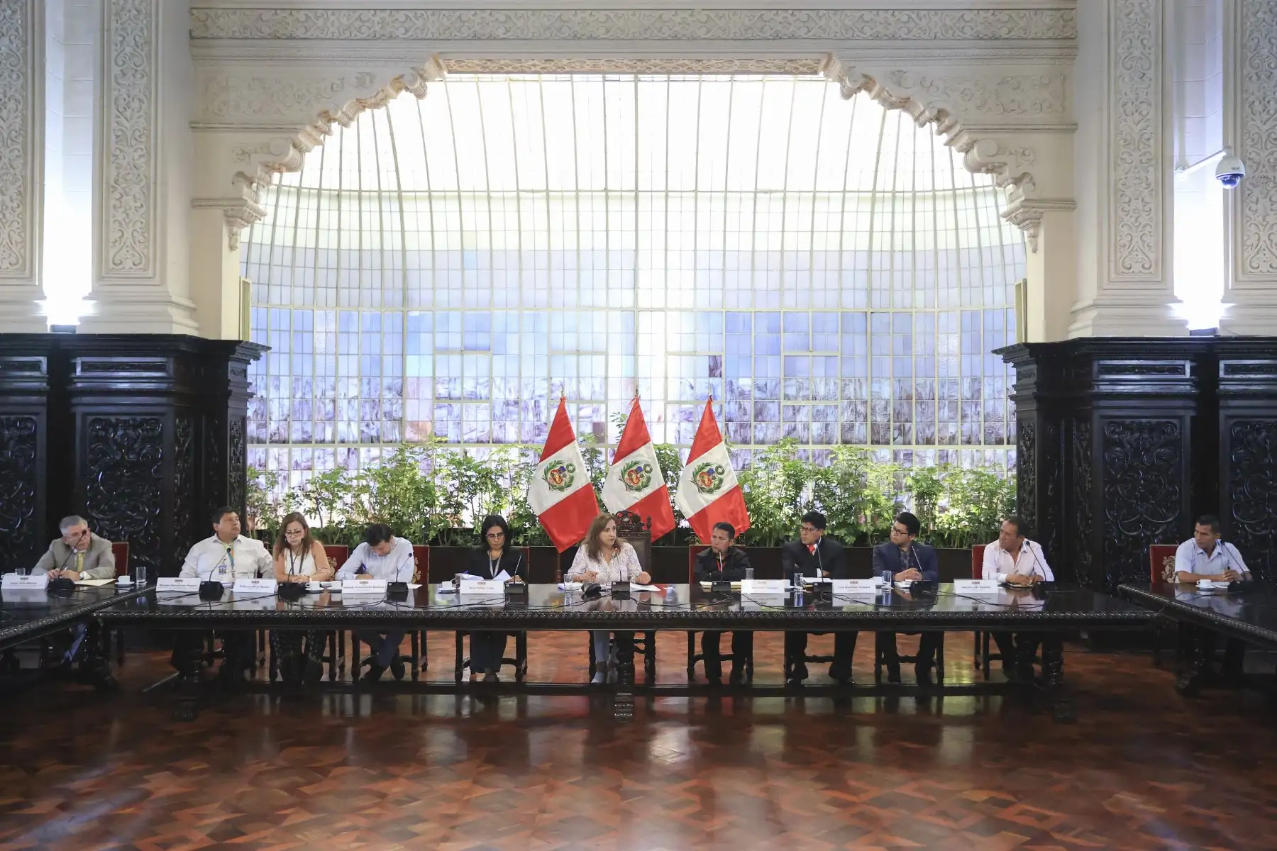 En reuniones sostenidas hoy con más de 30 alcaldes provinciales y distritales de las regiones Junín y Huancavelica, la presidenta Dina Boluarte expresó el compromiso del Gobierno de trabajar articuladamente para la ejecución de sus proyectos en ámbitos como saneamiento básico, educación, salud y agricultura.

Foto:ANDINA/Presidencia Perú