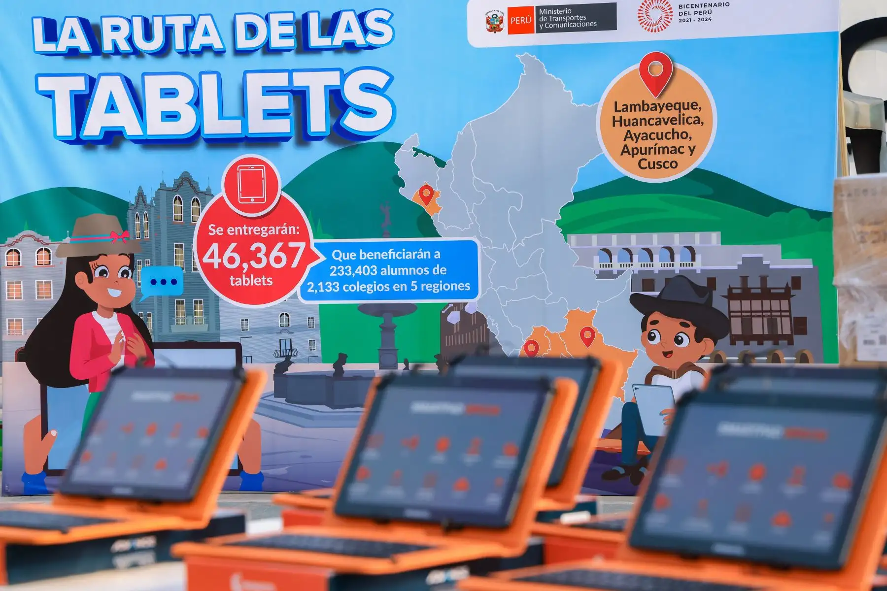 La ministra de Transportes y Comunicaciones, Paola Lazarte, supervisó el envío de 46 367 tablets a cinco regiones del país con el objetivo de contribuir con la conectividad y reducción de la brecha digital en las zonas rurales y de preferente interés social.

Foto:ANDINA/MTC