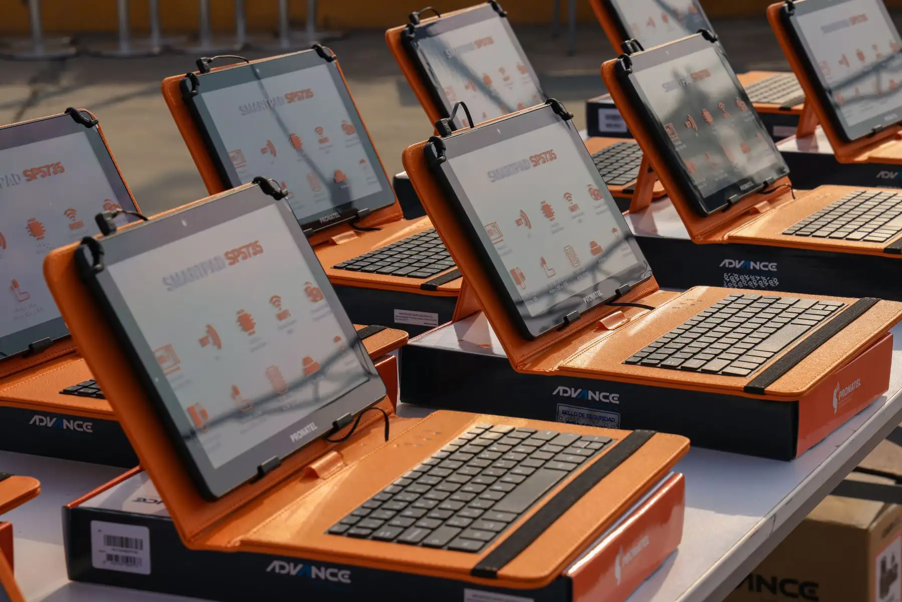 La ministra de Transportes y Comunicaciones, Paola Lazarte, supervisó el envío de 46 367 tablets a cinco regiones del país con el objetivo de contribuir con la conectividad y reducción de la brecha digital en las zonas rurales y de preferente interés social.

Foto:ANDINA/MTC