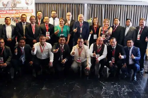 Ministro de Trabajo y Promoción del Empleo, Alfonso Adrianzén, se reunió hoy con los directores regionales de Trabajo. Foto: Cortesía.