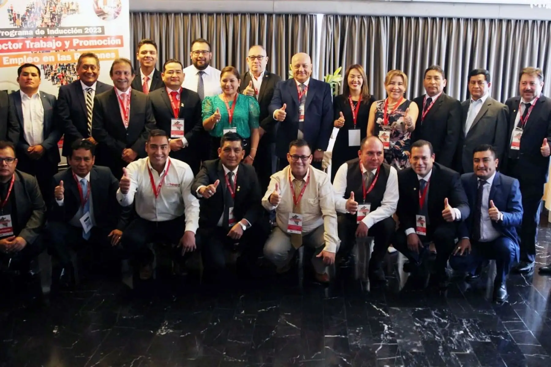 Ministro de Trabajo y Promoción del Empleo, Alfonso Adrianzén, se reunió hoy con los directores regionales de Trabajo. Foto: Cortesía.