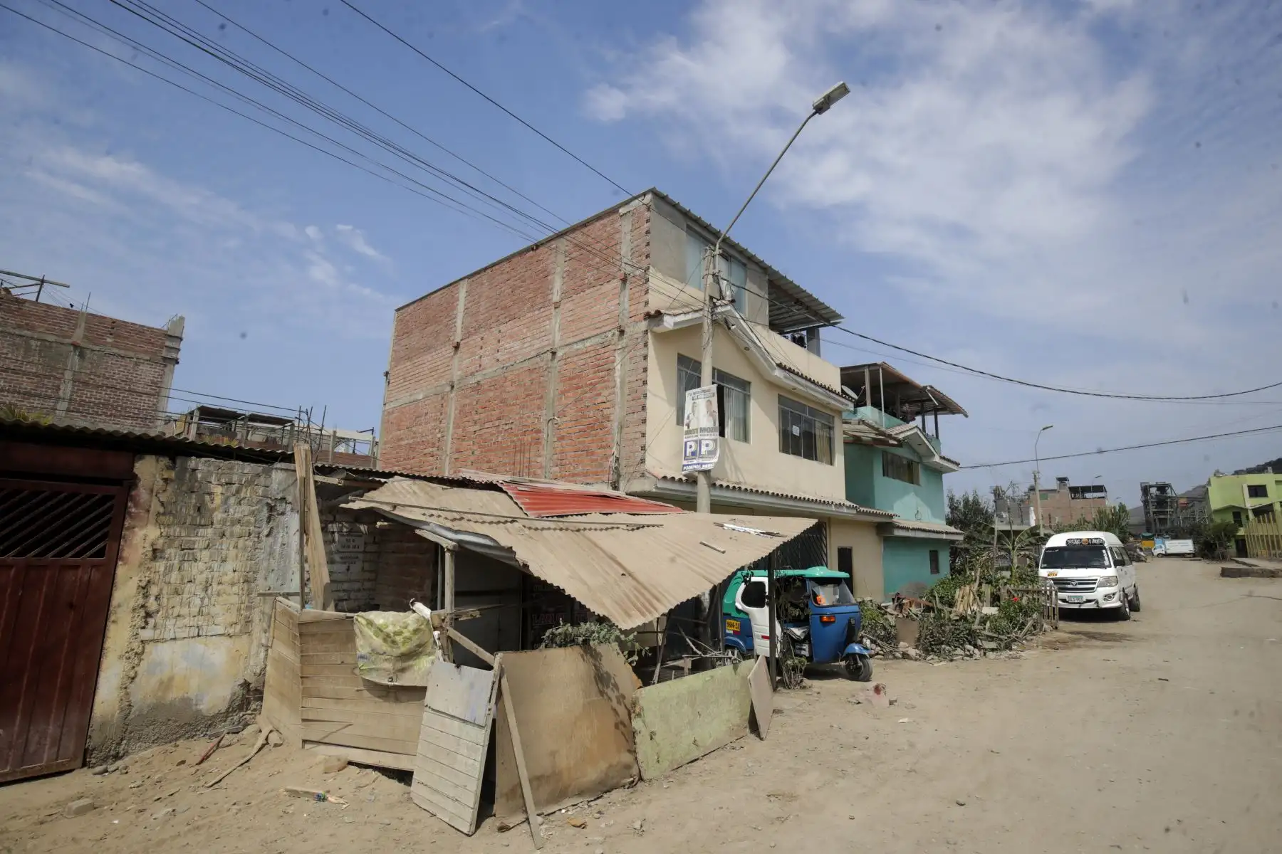 Asentamiento Humano Las Palmeras perteneciente a Lomo de Corvina en Villa El Salvador en situación de vulnerabilidad en caso de un terremoto.

Foto:ANDINA/Juan Carlos Guzmán Negrini