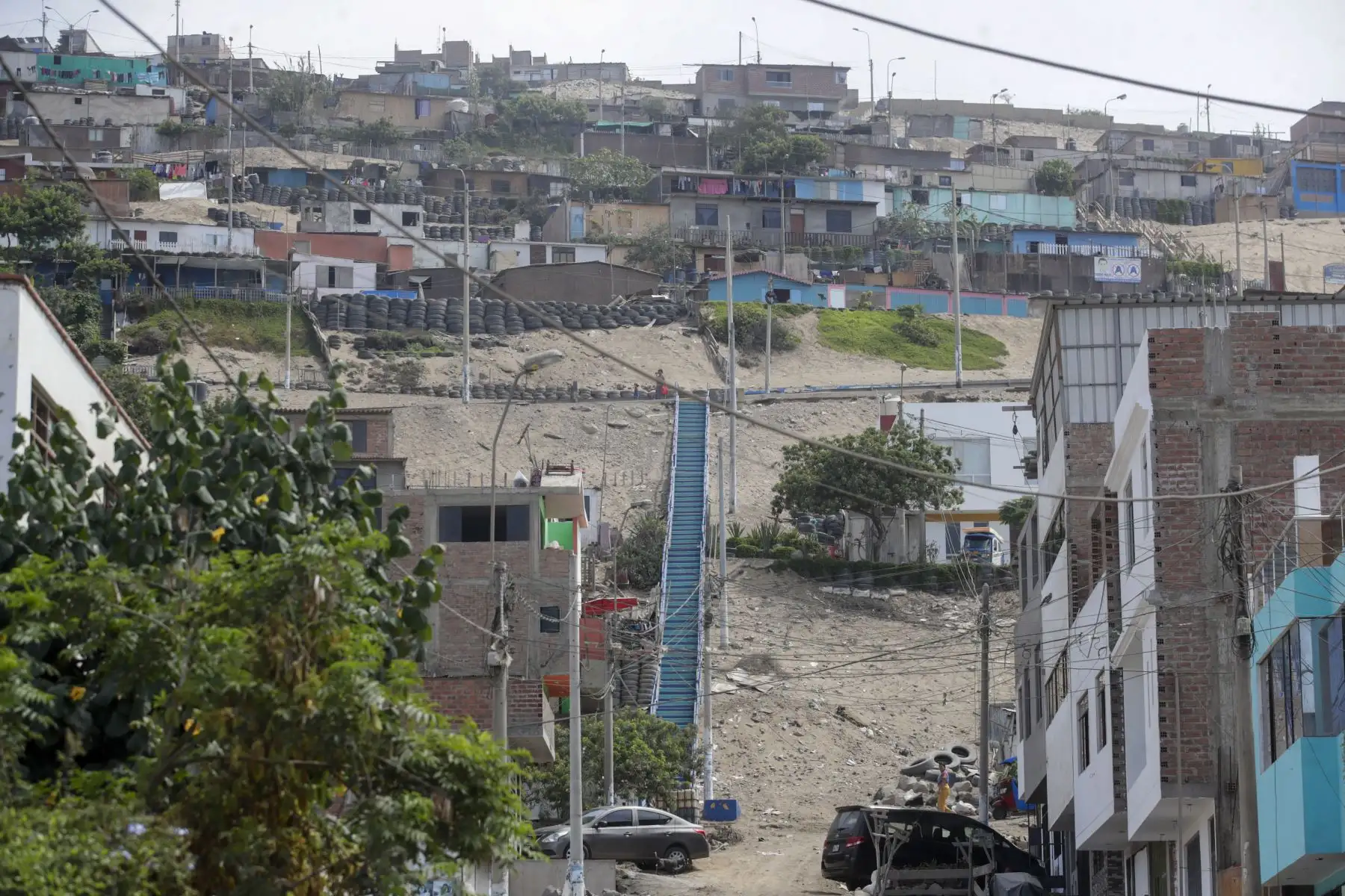Asentamiento Humano Héroes del Cenepa de Lomo de Corvina en Villa El Salvador en situación de vulnerabilidad en caso de un terremoto.

Foto:ANDINA/Juan Carlos Guzmán Negrini