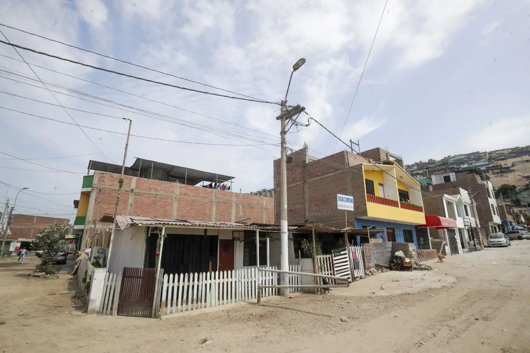 Asentamiento Humano Las Palmeras perteneciente a Lomo de Corvina en Villa El Salvador en situación de vulnerabilidad en caso de un terremoto.

Foto:ANDINA/Juan Carlos Guzmán Negrini