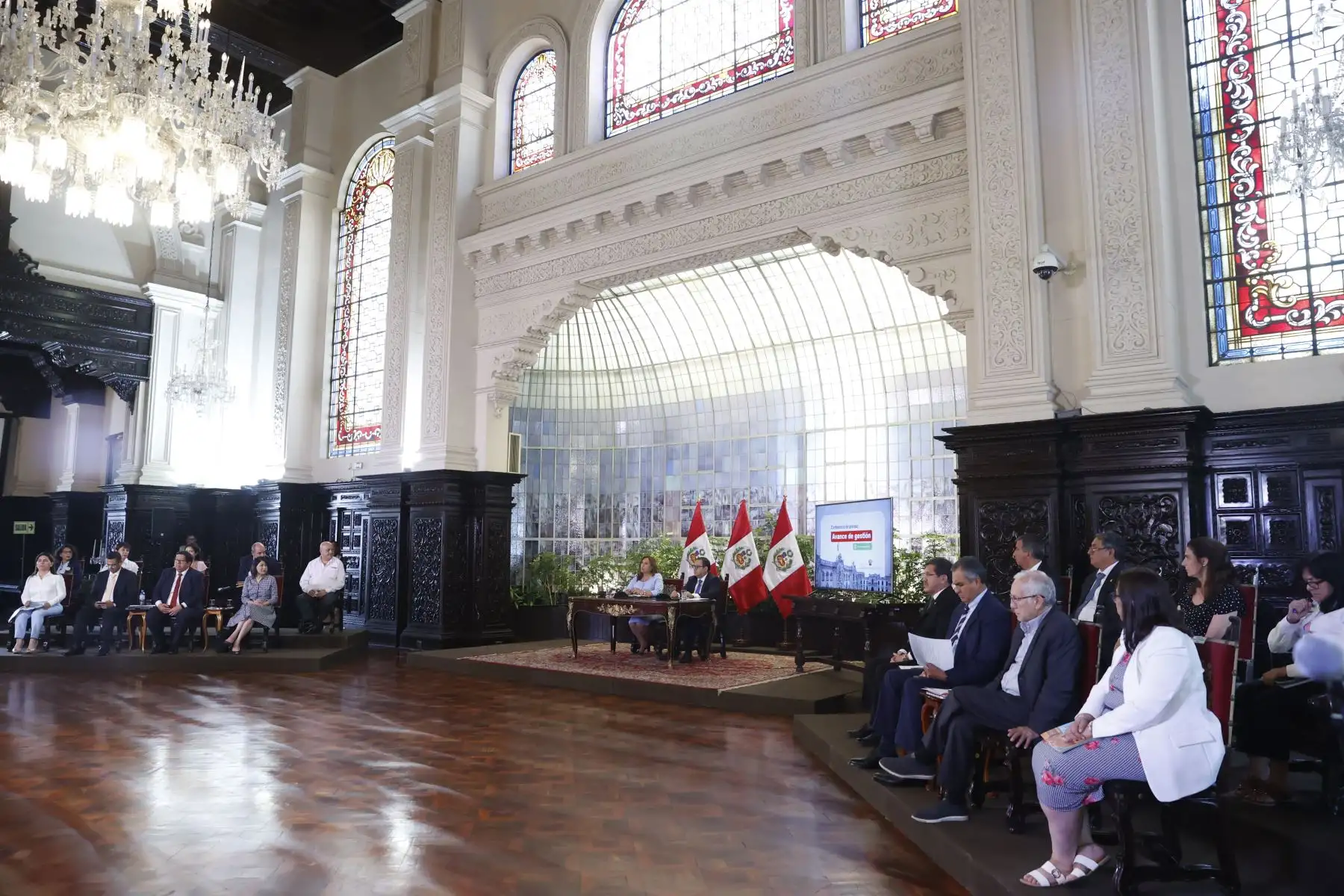 En conferencia de prensa, la Presidenta de la República, Dina Boluarte, acompañada de los titulares del gabinete ministerial, expuso el avance de su gestión tras más de dos meses al frente del Poder Ejecutivo.
Foto: ANDINA/Presidencia Perú