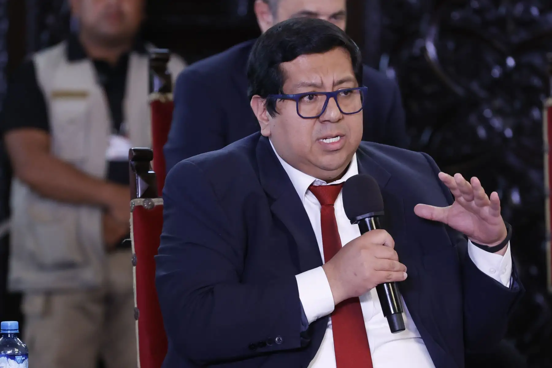 Intervención del Ministro de Economía, Alex Contreras, durante la conferencia de prensa que brindó el gabinete de ministros para dar a dar a conocer los avances de gestión tras más de dos meses al frente del Poder Ejecutivo. 
Foto: ANDINA/PCM