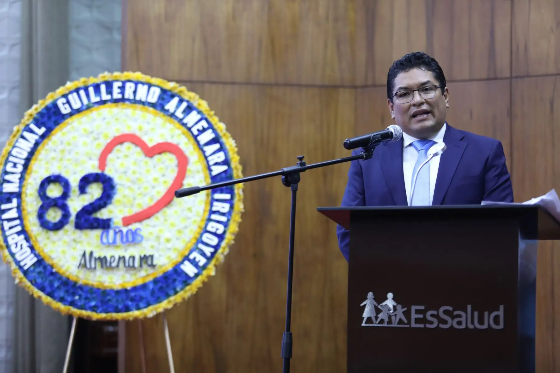 El presidente ejecutivo de EsSalud, Dr. Arturo Orellana Vicuña, saludó y agradeció el compromiso de los profesionales de la salud, técnicos y administrativo que forman parte de esta gran familia y reconoció a los pacientes cuya intervención quirúrgica ha sido considerada una proeza médica.
Foto:ANDINA/EsSalud