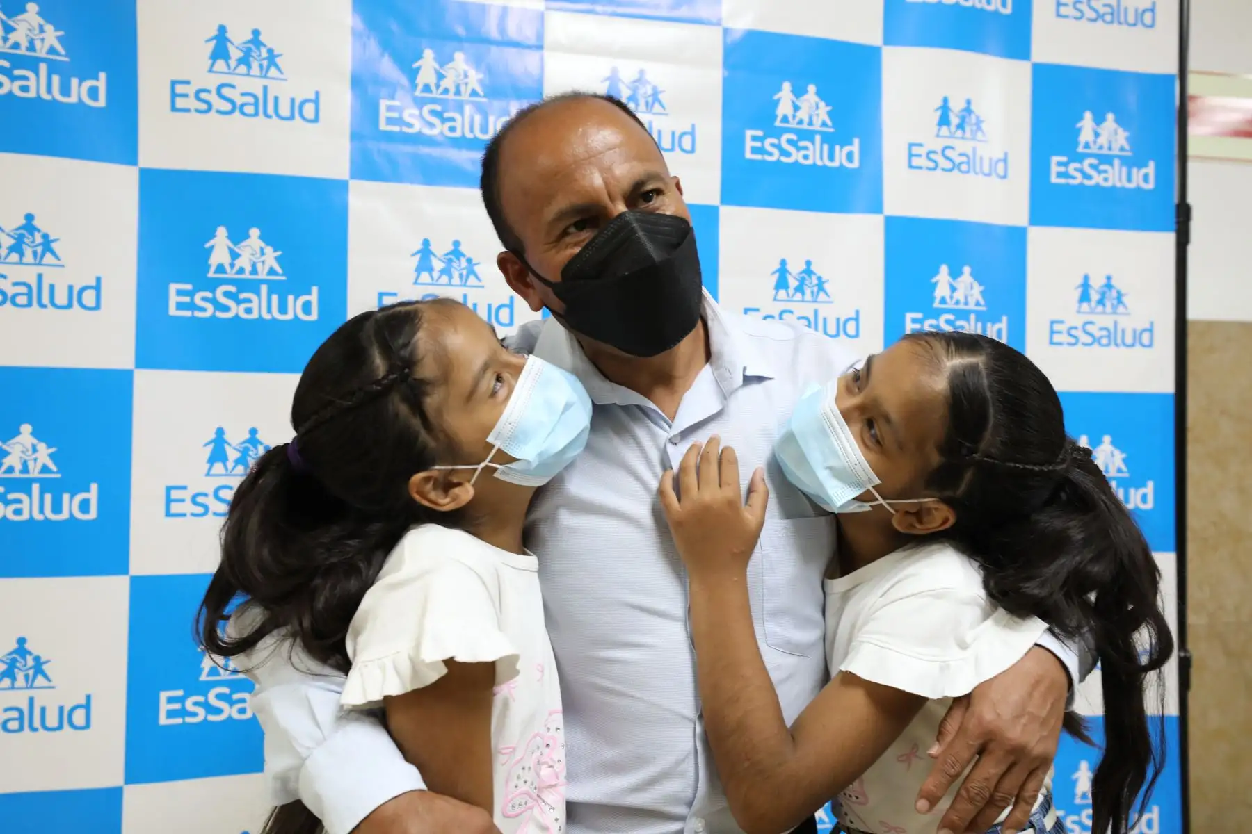 Al celebrar sus 82 años al servicio del Perú, el hospital Almenara invitó a algunos de los pacientes que, a lo largo de su historia, han recibido atención de primer nivel y han superado sus males gracias a intervenciones de alta complejidad únicas en el país.
Foto:ANDINA/EsSalud