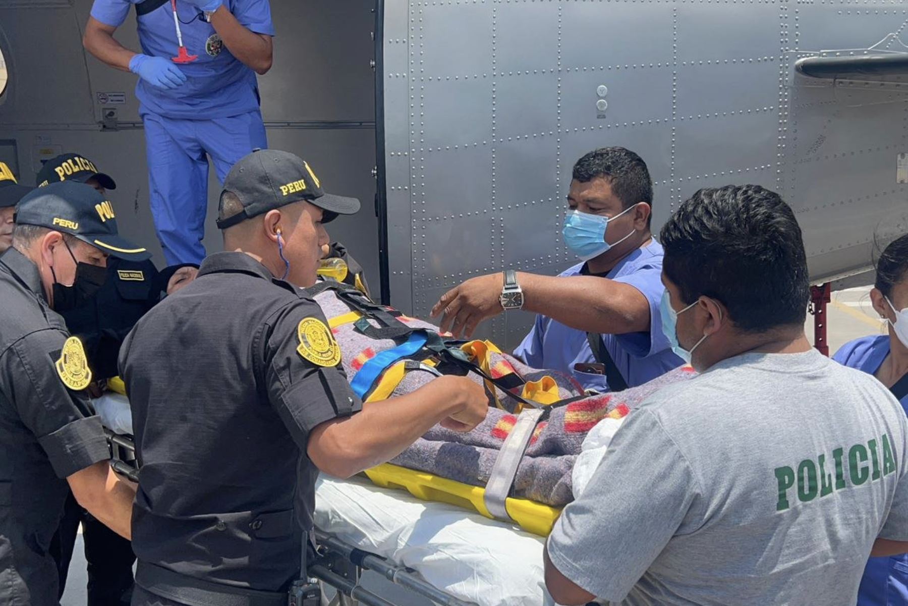 Diez efectivos policiales heridos en los enfrentamientos en Juliaca fueron evacuados a Lima. Foto: PNP