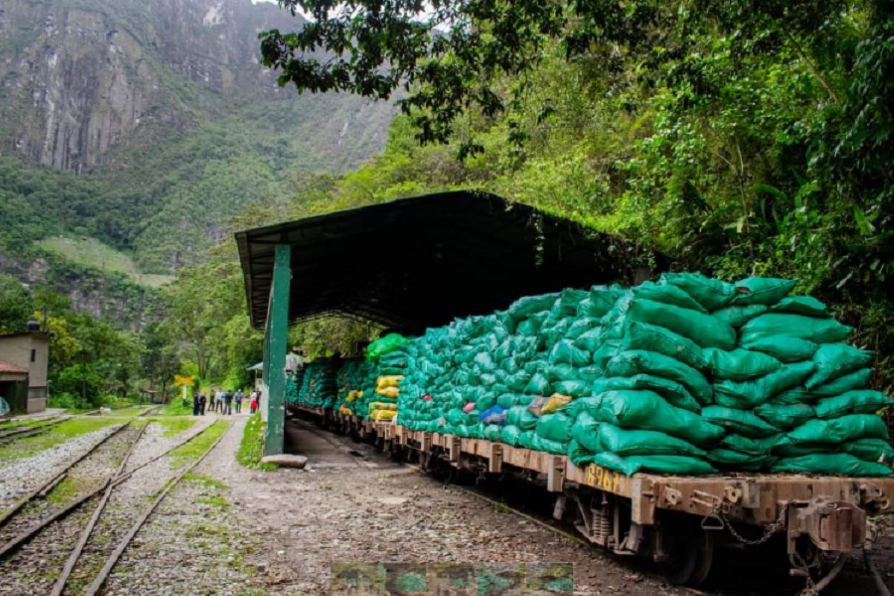 Alrededor de 60 toneladas de residuos sólidos que se generaron en el distrito de Machu Picchu, provincia cusqueña de Urubamba, fueron retirados por la empresa ferroviaria PerúRail.