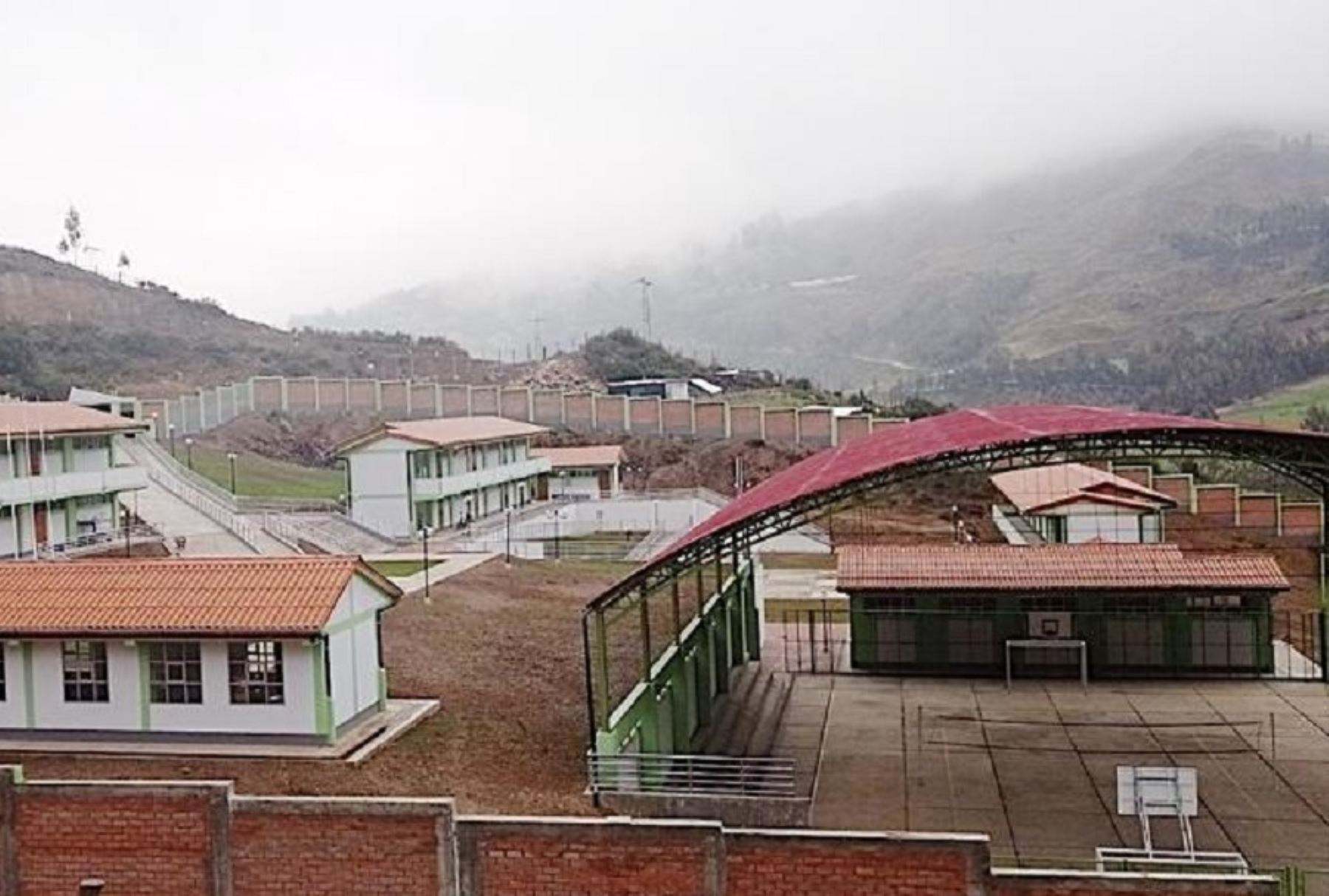 La nueva infraestructura de la institución educativa Juan Velasco Alvarado, ubicada en la localidad de Tarica, distrito de Cusca, provincia de Corongo, departamento de Áncash, se encuentra lista para el inicio de clases presenciales en marzo próximo.