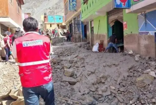 Por lo menos 400 viviendas resultaron dañadas en los centros poblados Secocha y Urasqui, tras la caída de huaicos que afectó estas y otras localidades del distrito Mariano Nicolás Valcárcel, en la provincia de Camaná, región Arequipa, según el reporte preliminar del Cofopri, entidad adscrita al Ministerio de Vivienda, Construcción y Saneamiento.