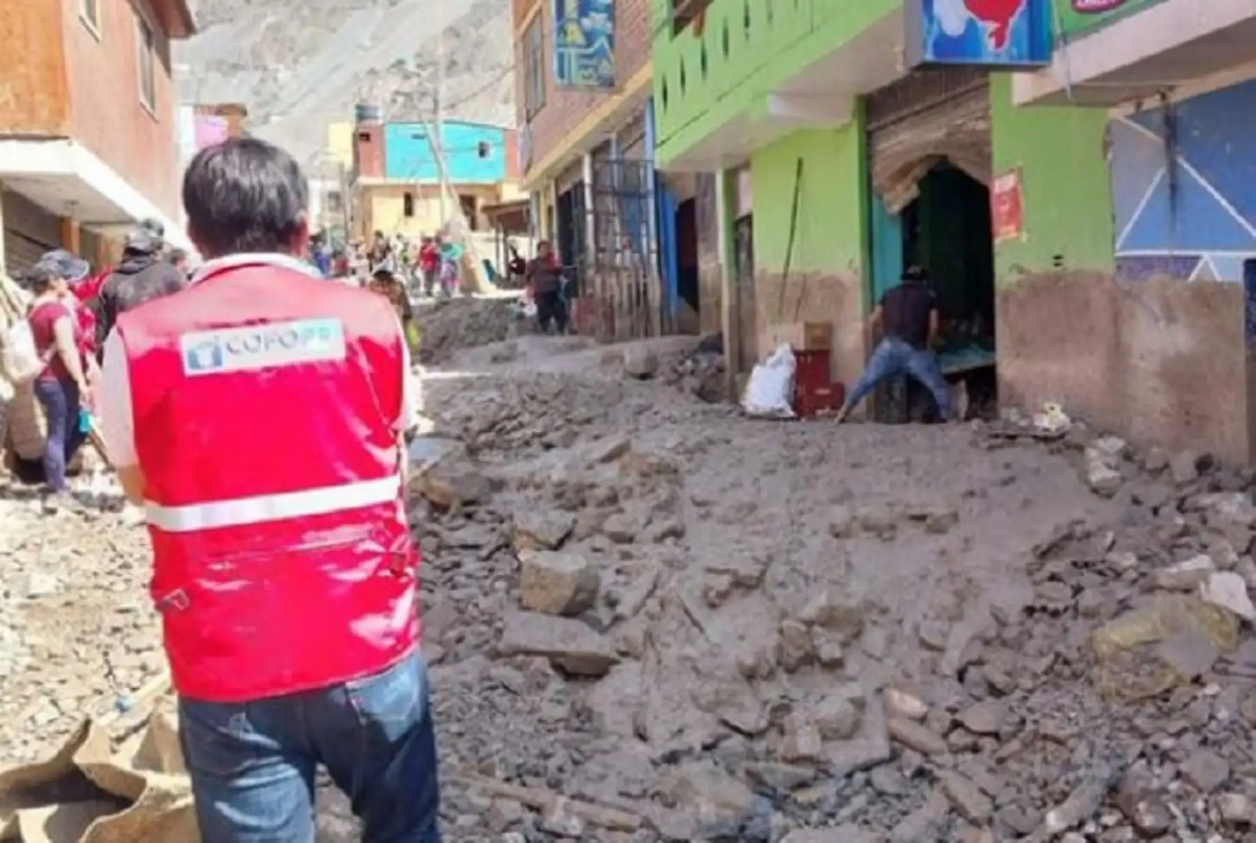 Por lo menos 400 viviendas resultaron dañadas en los centros poblados Secocha y Urasqui, tras la caída de huaicos que afectó estas y otras localidades del distrito Mariano Nicolás Valcárcel, en la provincia de Camaná, región Arequipa, según el reporte preliminar del Cofopri, entidad adscrita al Ministerio de Vivienda, Construcción y Saneamiento.