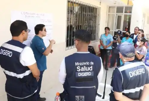 Ante las continuas lluvias que registra la provincia de Camaná, en la región Arequipa, el Ministerio de Salud (Minsa) desplazó hasta el centro poblado de Secocha una brigada de salud conformada por personal médico, psicólogos y equipo técnico, perteneciente a la Dirección General de Gestión del Riesgo de Desastres y Defensa Nacional en Salud.