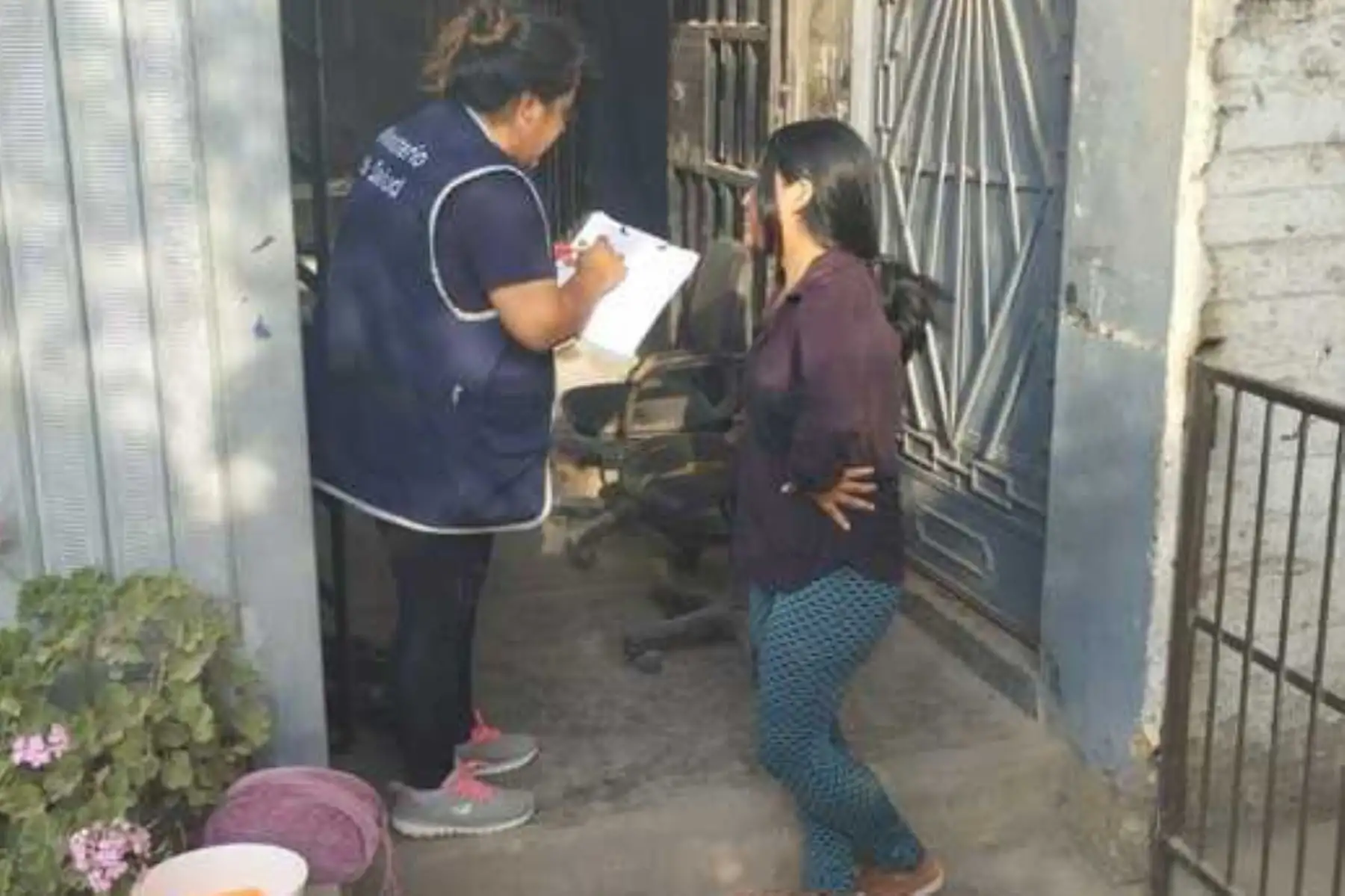 13 brigadas ejecutan acciones de vigilancia, control y prevención en un perímetro de hasta 400 metros de la zona afectada.Foto: Minsa