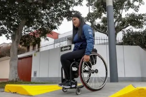 El Ministerio de Vivienda, Construcción y Saneamiento capacitará a funcionarios y servidores de los gobiernos regionales y de las municipalidades provinciales y distritales, para ampliar sus conocimientos sobre la aplicación de normas en accesibilidad en las obras que ejecutarán durante el ejercicio de sus funciones.