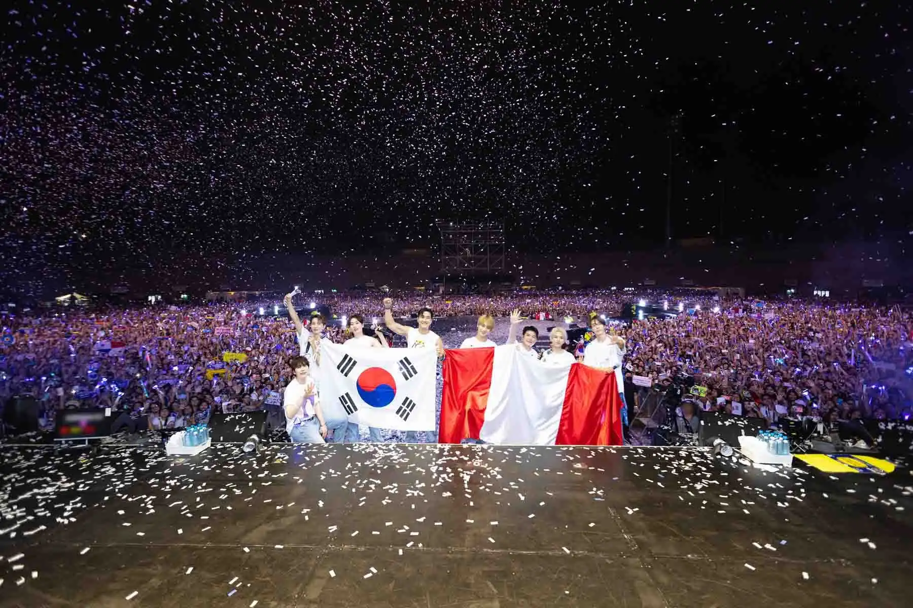 Luego de cuatro años de ausencia en los escenarios de América Latina, la popular banda surcoreana Super Junior continuó su tour mundial, que incluyó a Perú, Chile, Brasil y próximamente México.  En su gira “Super Show 9: Road" hizo vibrar a sus fans, conocidas como ELFs, este último 11 de febrero  en el estadio San Marcos. Fotos: Super Junior/Twitter