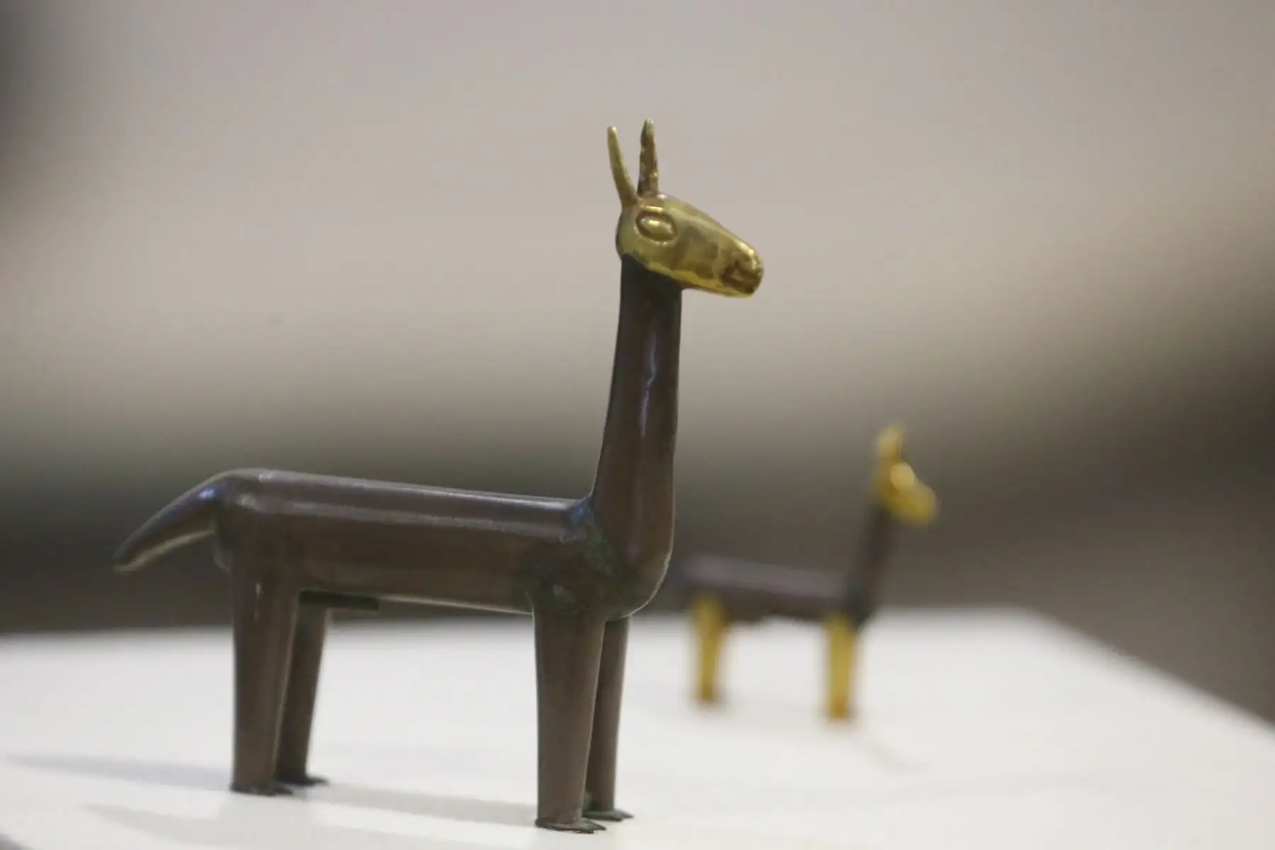 Ministra de Cultura, Leslie Urteaga, presenta bienes repatriados de gran relevancia histórica, encontrándose material arqueológico de una antigüedad de 2000 a. C. y 500 d. C.
En la imagen, escultura de llamas, elaborados en metal, estilo inca, horizonte tardio.
Foto: ANDINA/Eddy Ramos