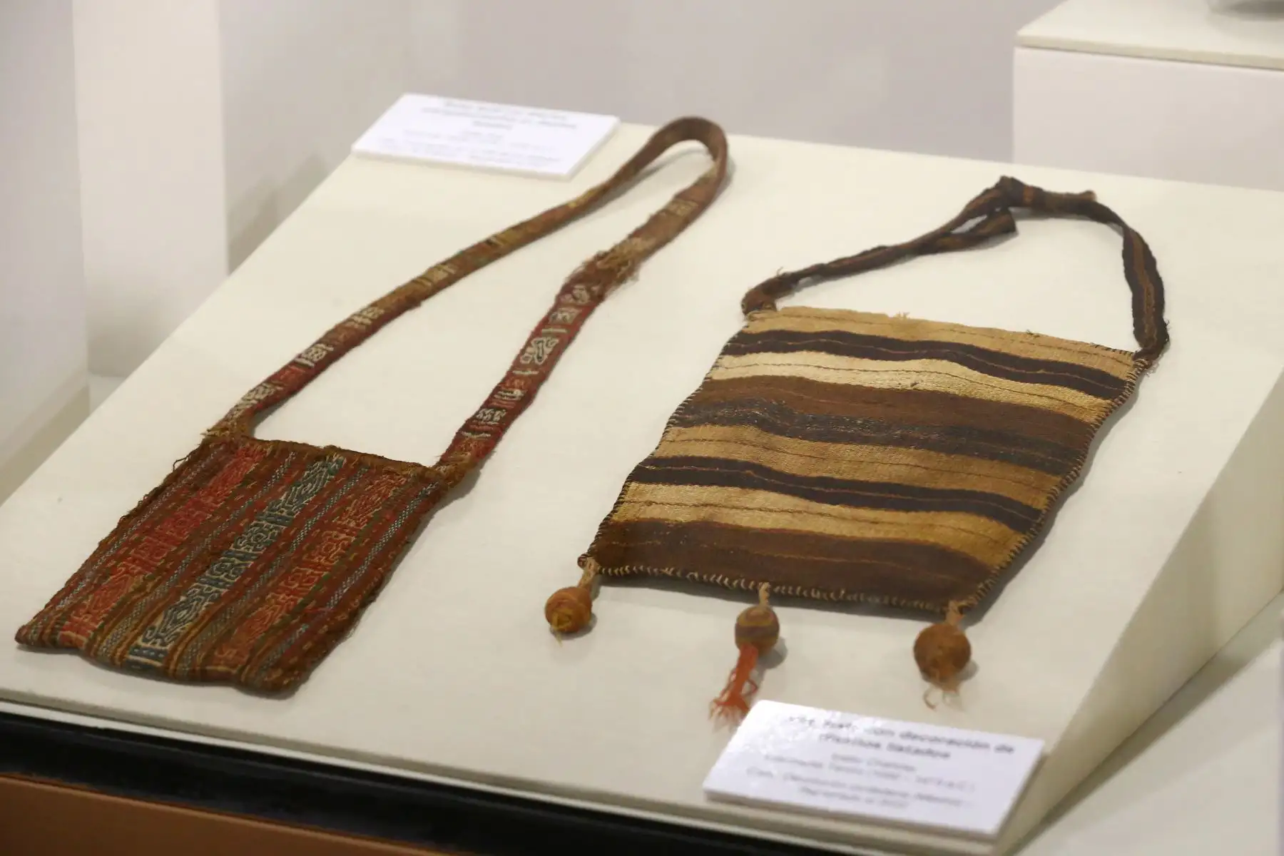 Ministra de Cultura, Leslie Urteaga, presenta bienes repatriados de gran relevancia histórica, encontrándose material arqueológico de una antigüedad de 2000 a. C. y 500 d. C.
En la imagen, bolsa de textil con decoración de diseños listados,estilo Chancay.
Foto: ANDINA/Eddy Ramos