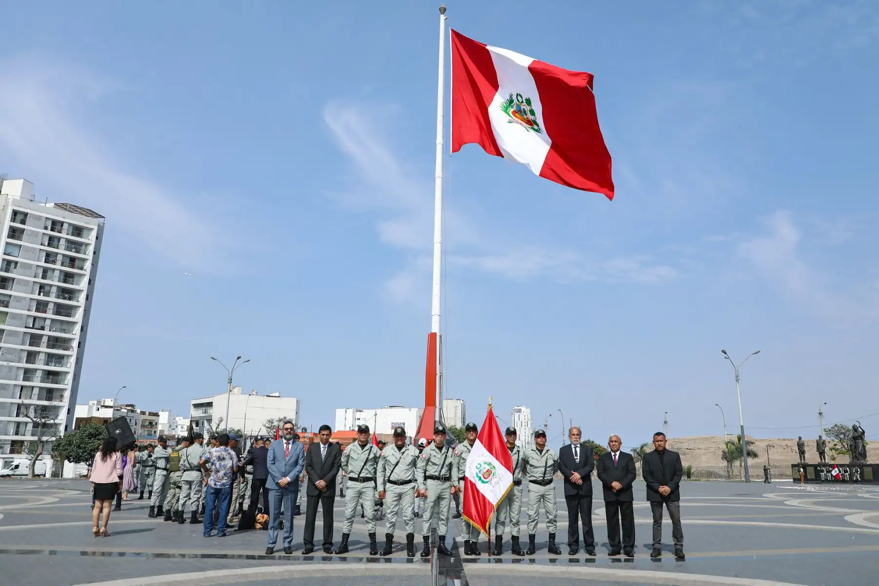 Funcionarios y autoridades del INPE celebran el 43° aniversario del Día del Trabajador Penitenciario. Los  servidores del INPE son quienes velan por la seguridad e impulsan la educación y el trabajo en los penales del país. 
Foto: INPE