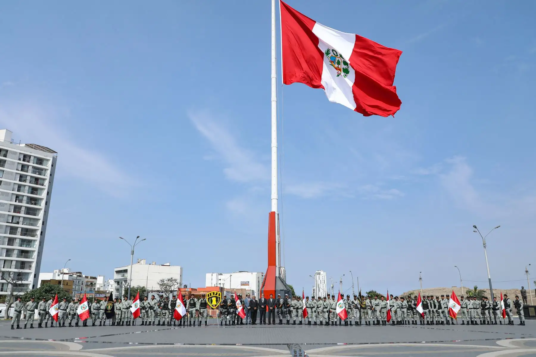 Funcionarios y autoridades del INPE celebran el 43° aniversario del Día del Trabajador Penitenciario. Los  servidores del INPE son quienes velan por la seguridad e impulsan la educación y el trabajo en los penales del país. 
Foto: INPE
