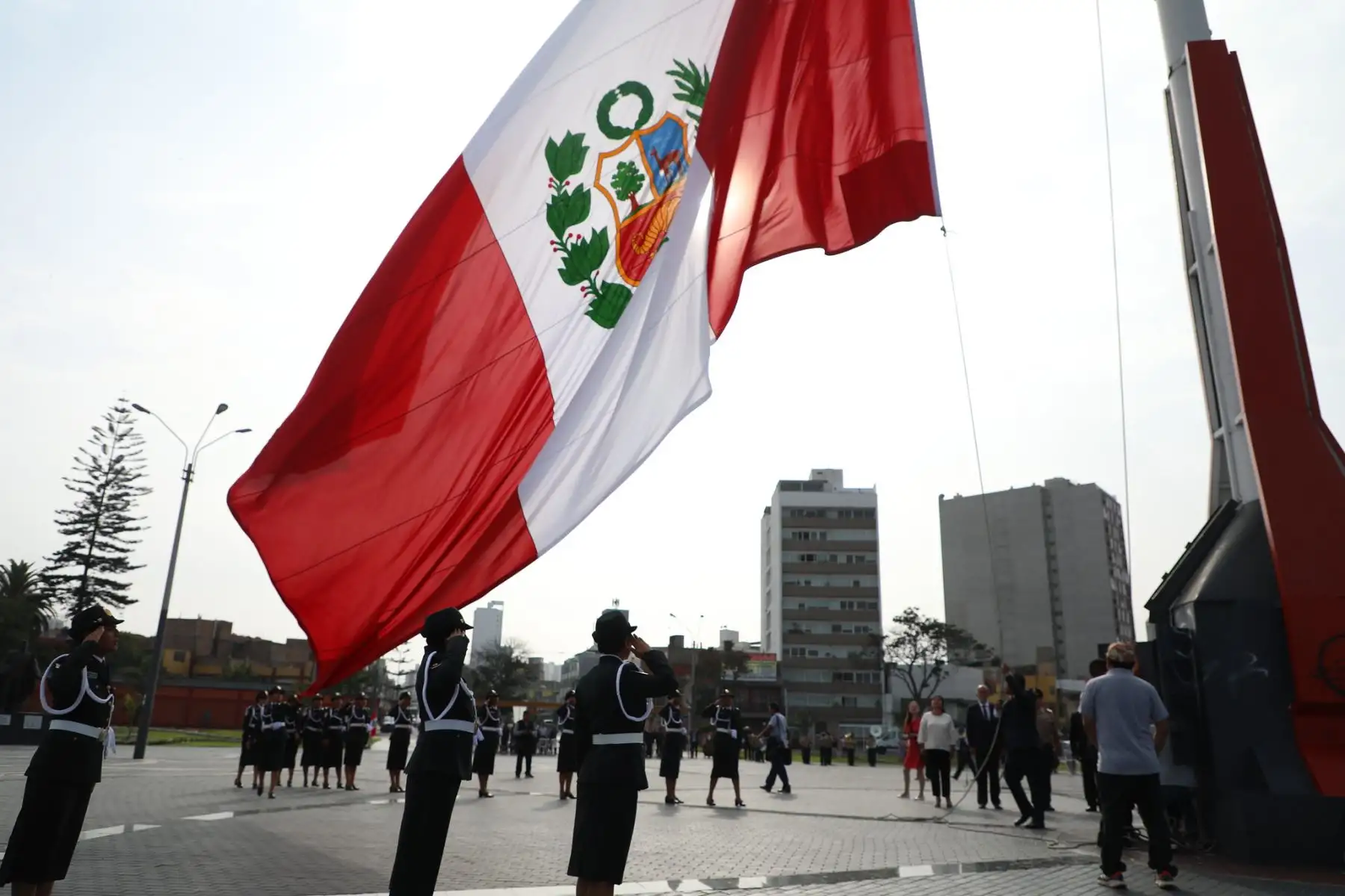 Funcionarios y autoridades del INPE celebran el 43° aniversario del Día del Trabajador Penitenciario. Los  servidores del INPE son quienes velan por la seguridad e impulsan la educación y el trabajo en los penales del país. 
Foto: INPE