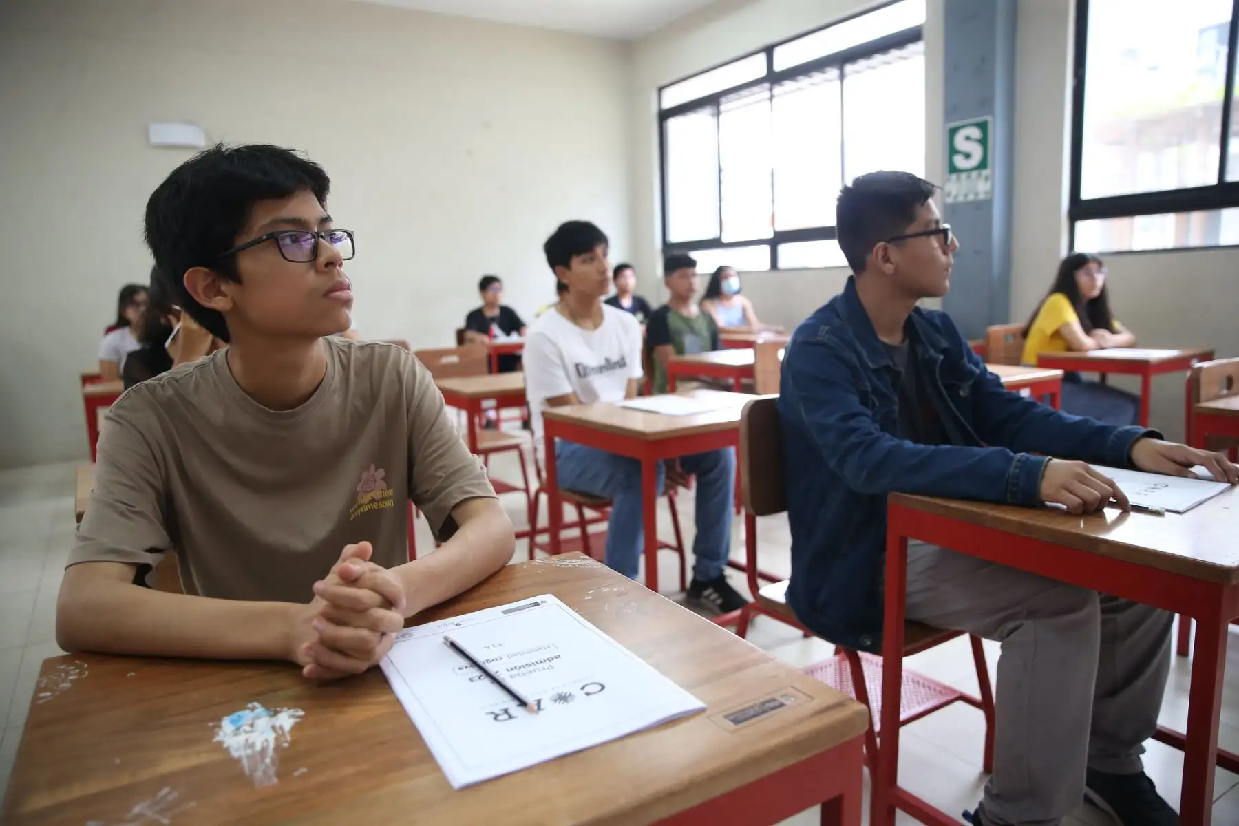 El ministro de Educación, Óscar Becerra, supervisó el inicio de la prueba de conocimientos para ingresar a los Colegios de Alto Rendimiento que se realizó en la IE Mercedes Indacochea ubicado en Barranco.
Foto: Minedu