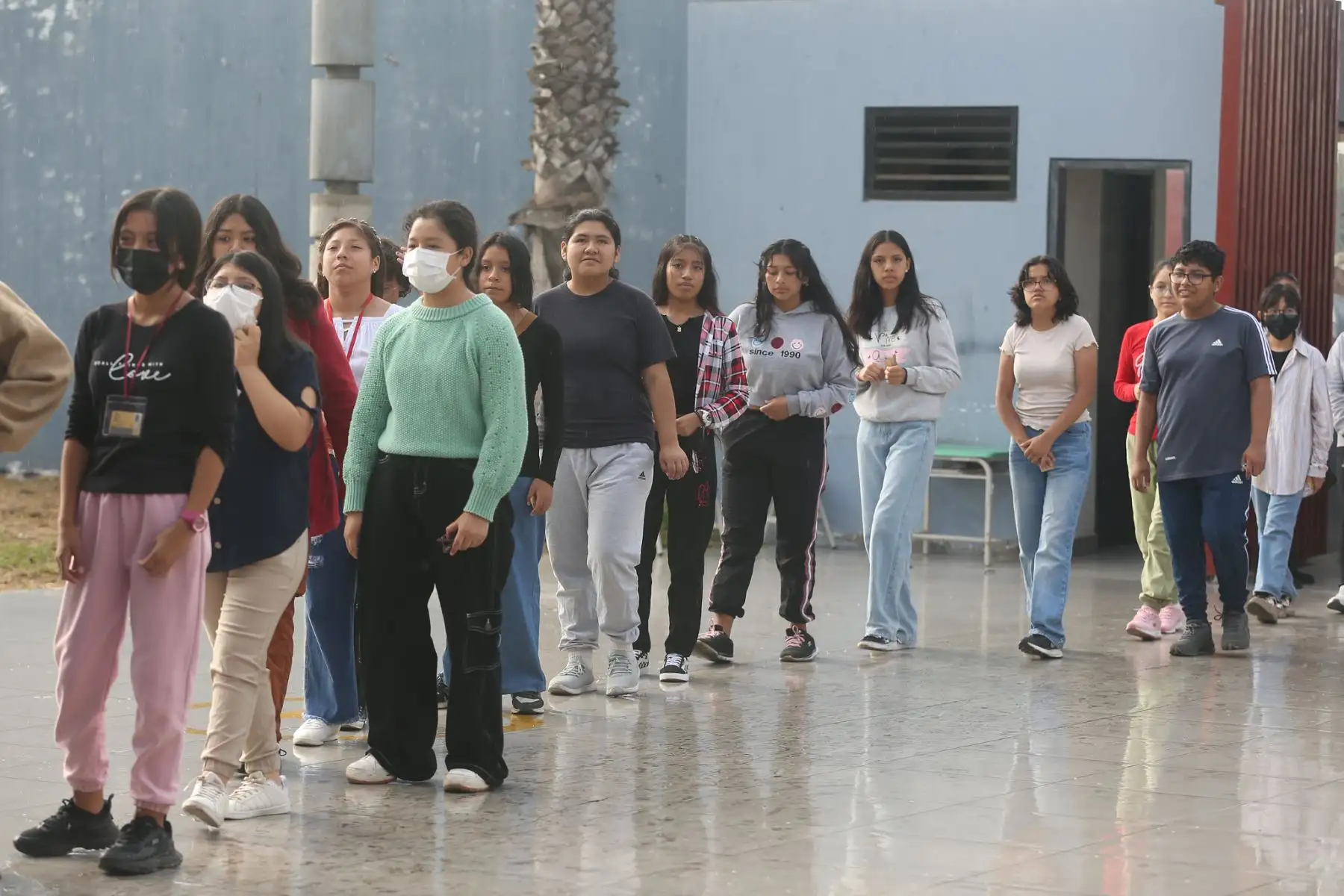 El ministro de Educación, Óscar Becerra, supervisó el inicio de la prueba de conocimientos para ingresar a los Colegios de Alto Rendimiento que se realizó en la IE Mercedes Indacochea ubicado en Barranco.
Foto: Minedu