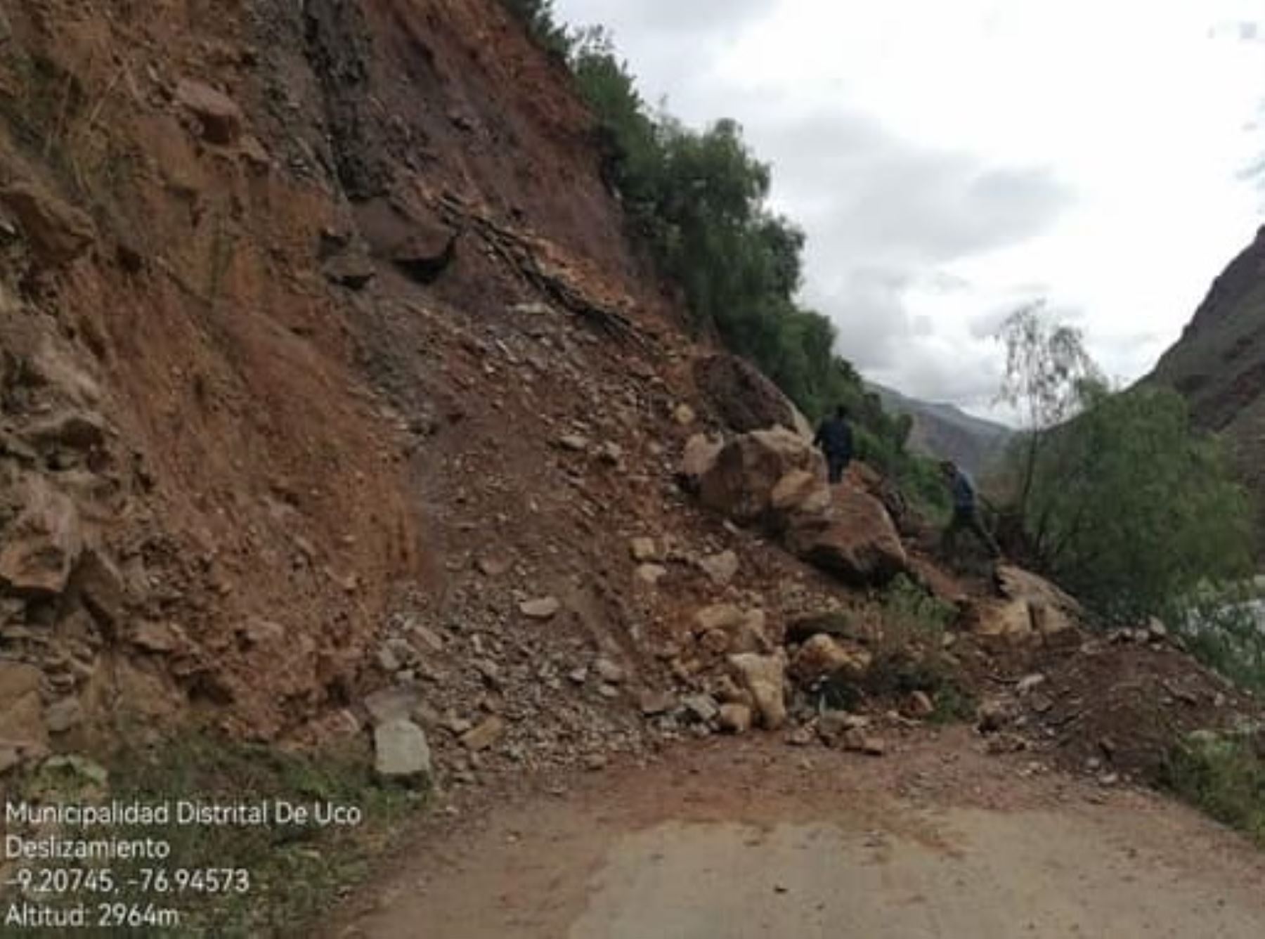 Derrumbes por lluvias intensas afectan canal de riego y carretera en provincias de Huari y Yungay, en la sierra de la región Áncash. ANDINA/Difusión