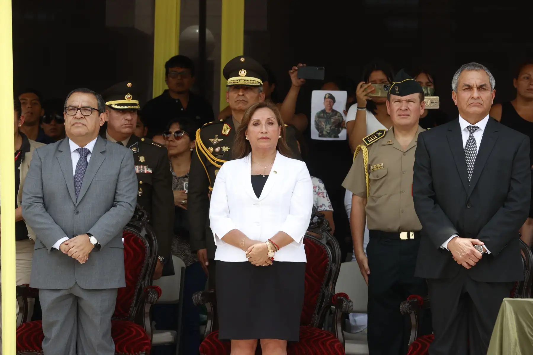 Presidenta Dina Boluarte participó en ceremonia fúnebre en homenaje a los policías caídos en la emboscada ocurrida el pasado sábado 11 de febrero en el VRAEM. Foto: ANDINA/ Prensa Presidencia