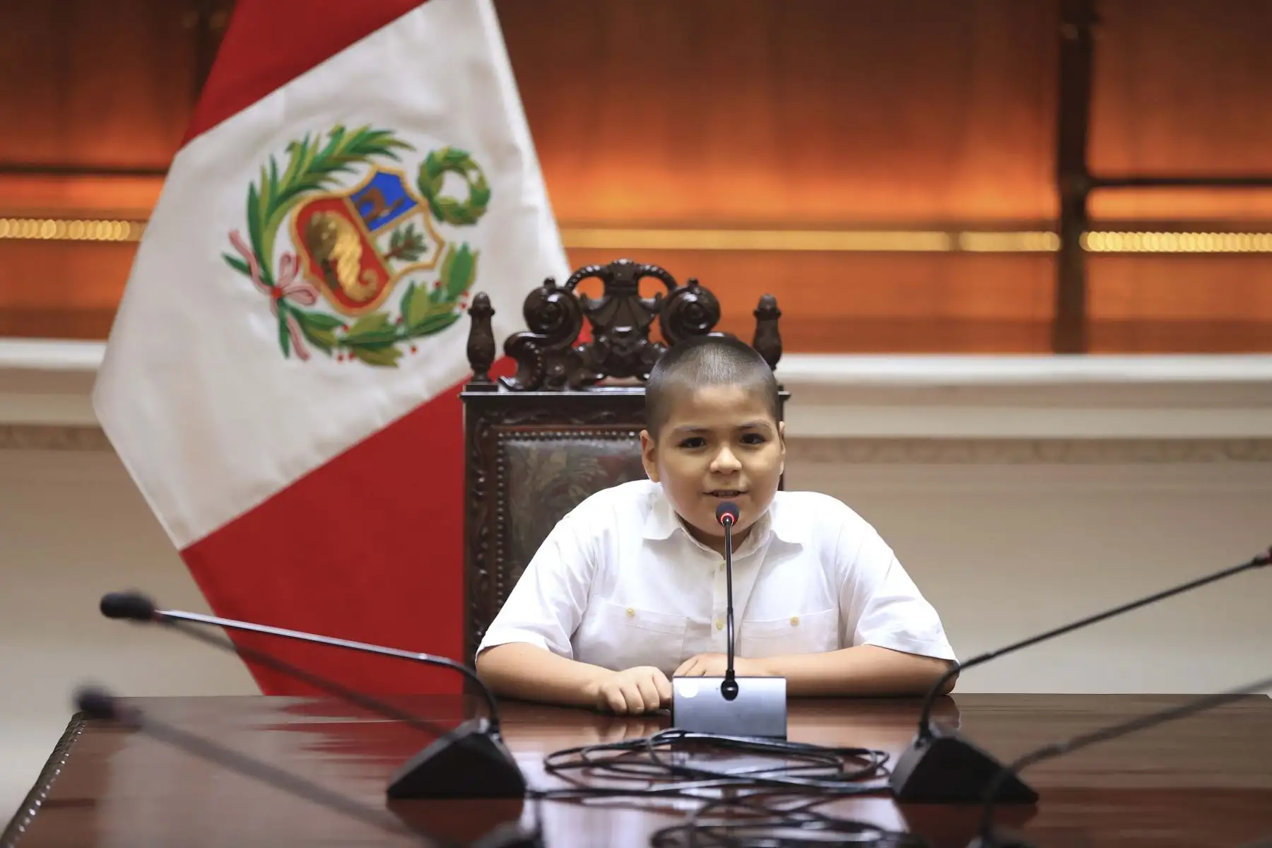 El menor recorrió las instalaciones de la sede del Poder Ejecutivo, como el Salón Dorado, el Gran Comedor, la Sala Túpac, vistió la banda presidencial y observó el tradicional Cambio de Guardia que se realiza al mediodía en el Patio de Honor. Foto: ANDINA/ Prensa Presidencia