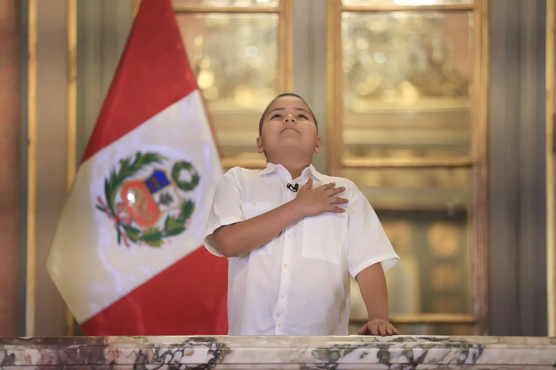 El menor recorrió las instalaciones de la sede del Poder Ejecutivo, como el Salón Dorado, el Gran Comedor, la Sala Túpac, vistió la banda presidencial y observó el tradicional Cambio de Guardia que se realiza al mediodía en el Patio de Honor. Foto: ANDINA/ Prensa Presidencia