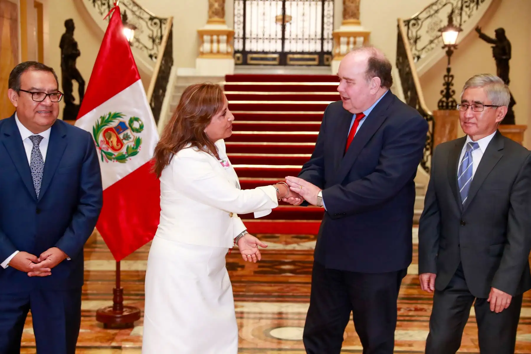 Presidenta Dina Boluarte sostuvo reunión con el alcalde de Lima, Rafael López Aliaga 

Foto: ANDINA/Prensa Presidencia