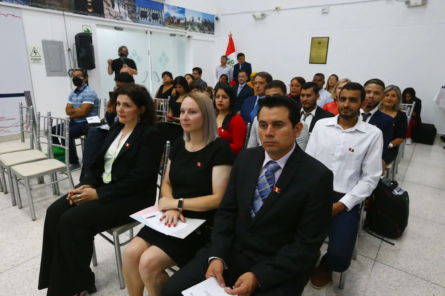En el “Día del Amor”, trece ciudadanos extranjeros obtienen la nacionalidad peruana por matrimonio. 
Foto: ANDINA/Eddy Ramos