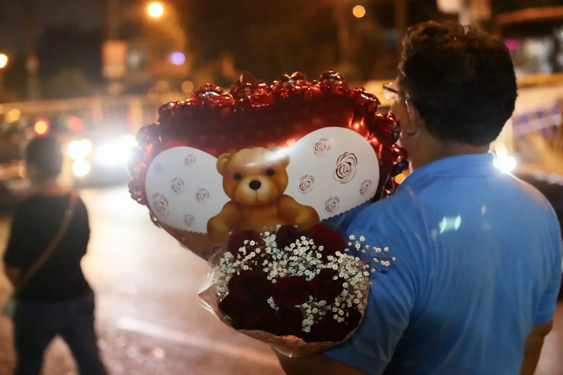 Decenas de limeños salen a comprar flores y globos a  por el día de "San Valentín"
Foto: ANDINA/Ricardo Cuba