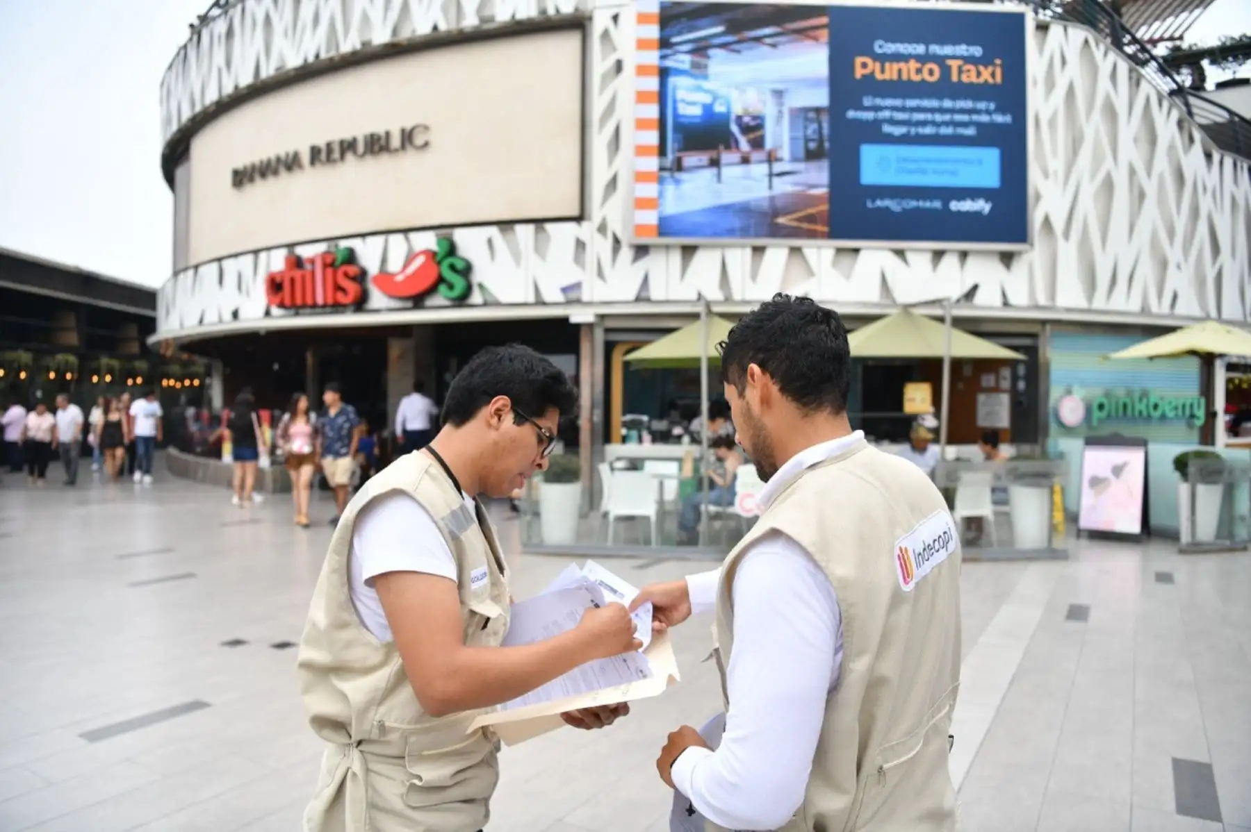 Indecopi movilizó sus fiscalizadores a diferentes establecimientos comerciales en salvaguarda de los derechos de los consumidores en el día de San Valentín. Foto: Cortesía.