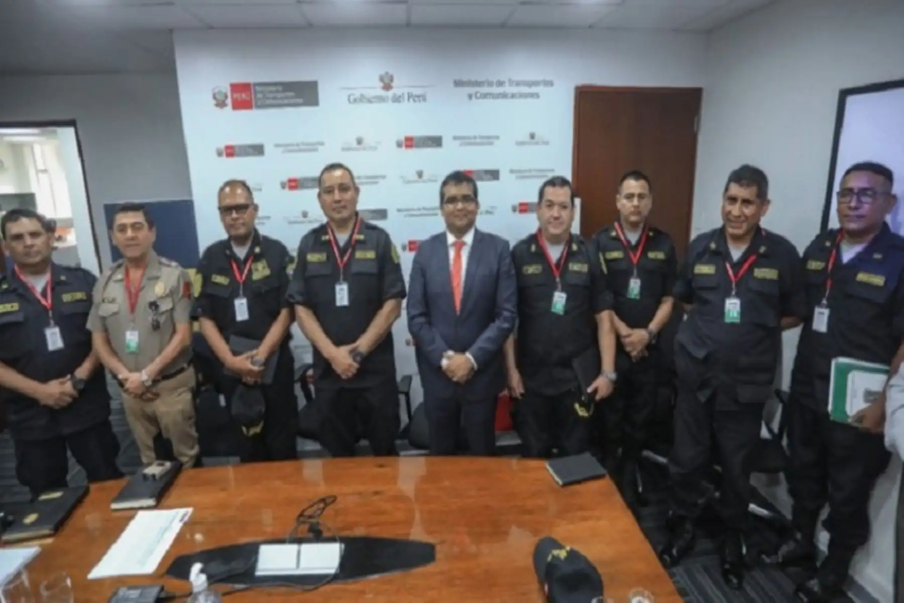 El viceministro de Transportes, Alberto Ñecco, y el director general de Tránsito, Transporte y Seguridad Vial de la Policía Nacional, Nilton Santos, y sus equipos técnicos desarrollaron una agenda de trabajo multisectorial sobre el transporte vial.