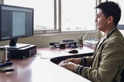 Durante la emergencia sanitaria se dispuso que las escuelas y los institutos de educación superior licenciados puedan desarrollar sus clases bajo la modalidad semipresencial y a distancia. ANDINA/ Pronabec
