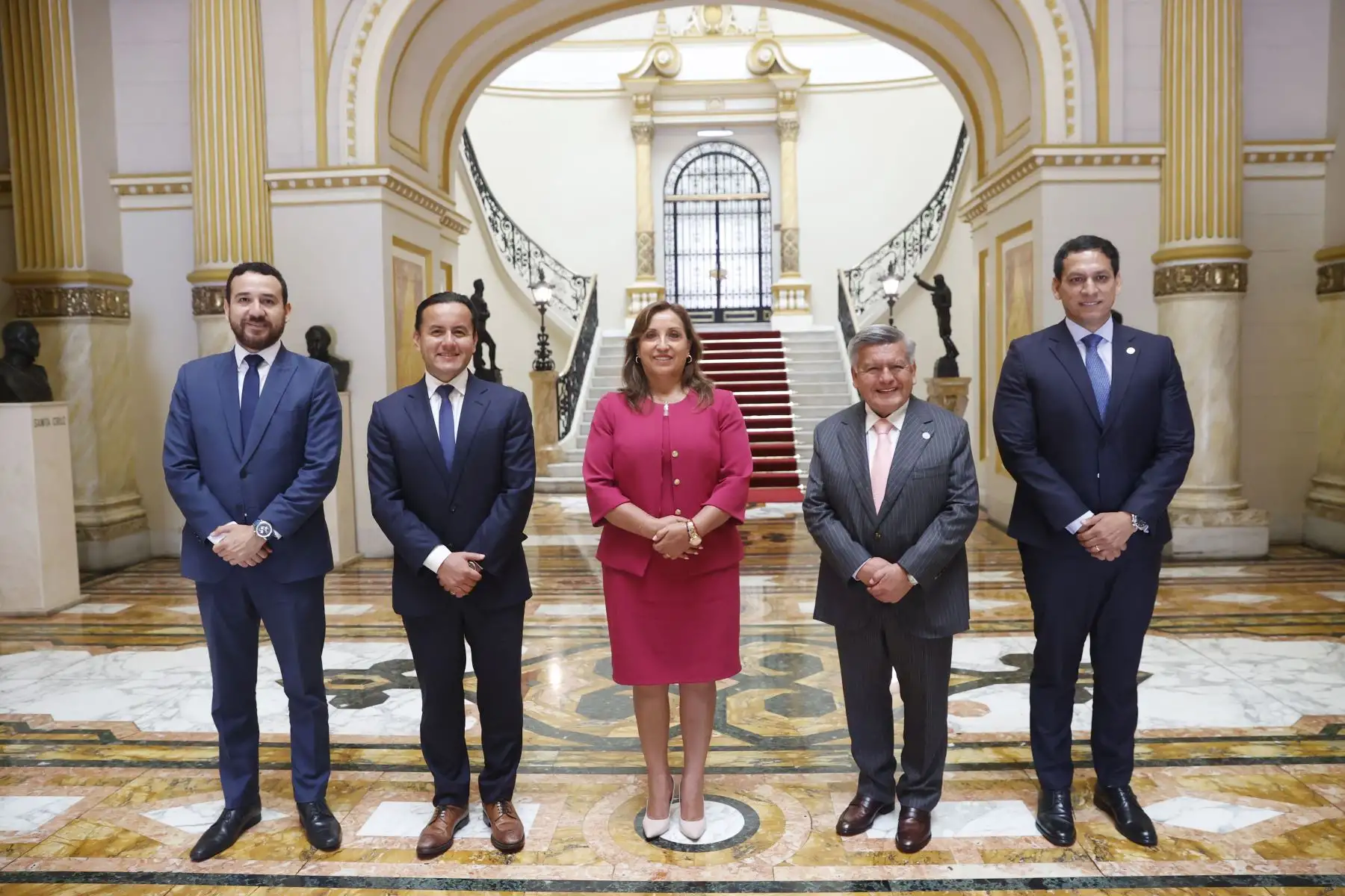 La presidenta de la República, Dina Boluarte, se reúne esta mañana con representantes del partido Alianza para el Progreso, liderados por su presidente, César Acuña. Foto: ANDINA/ Prensa Presidencia