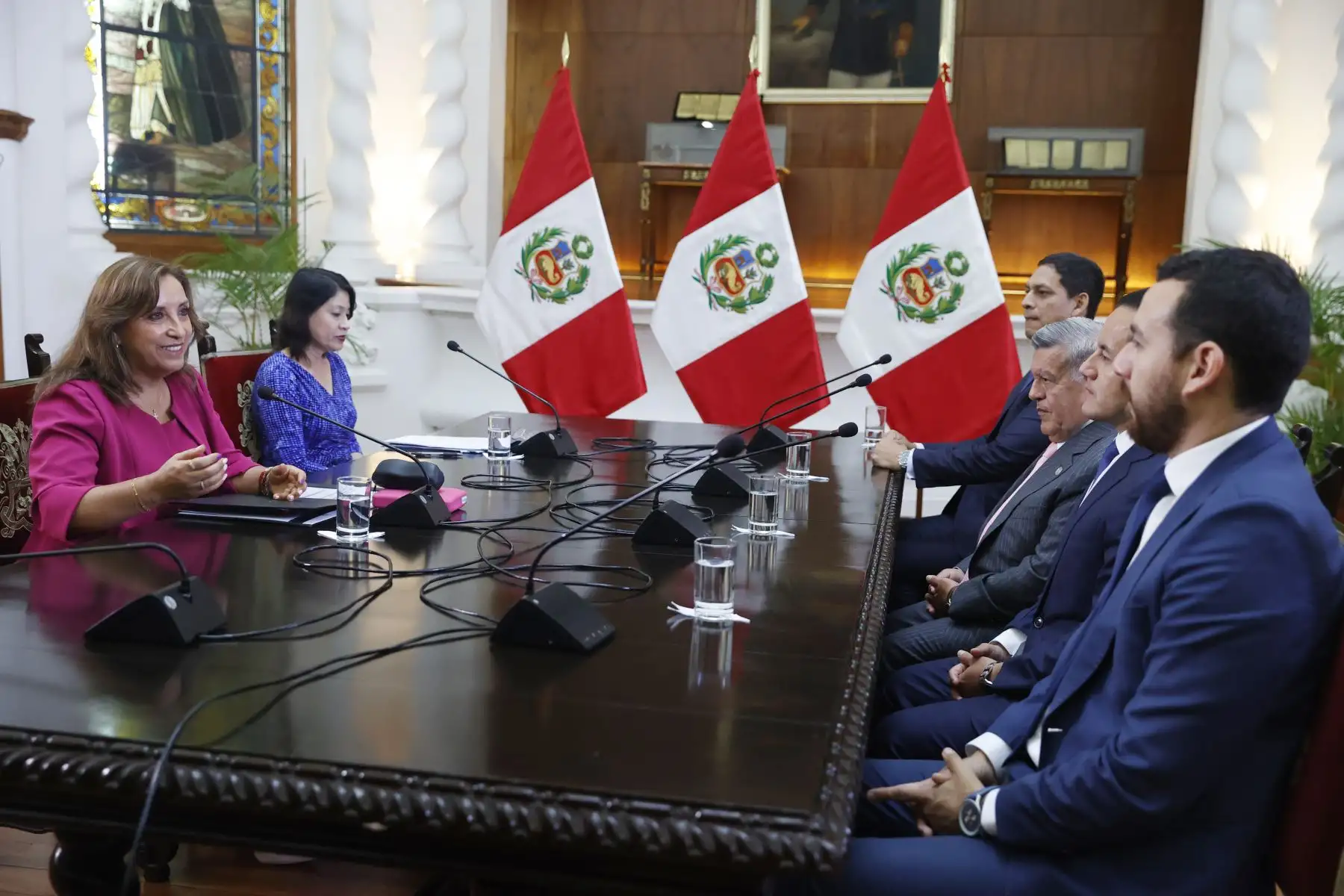 La presidenta de la República, Dina Boluarte, se reúne esta mañana con representantes del partido Alianza para el Progreso, liderados por su presidente, César Acuña. Foto: ANDINA/ Prensa Presidencia
