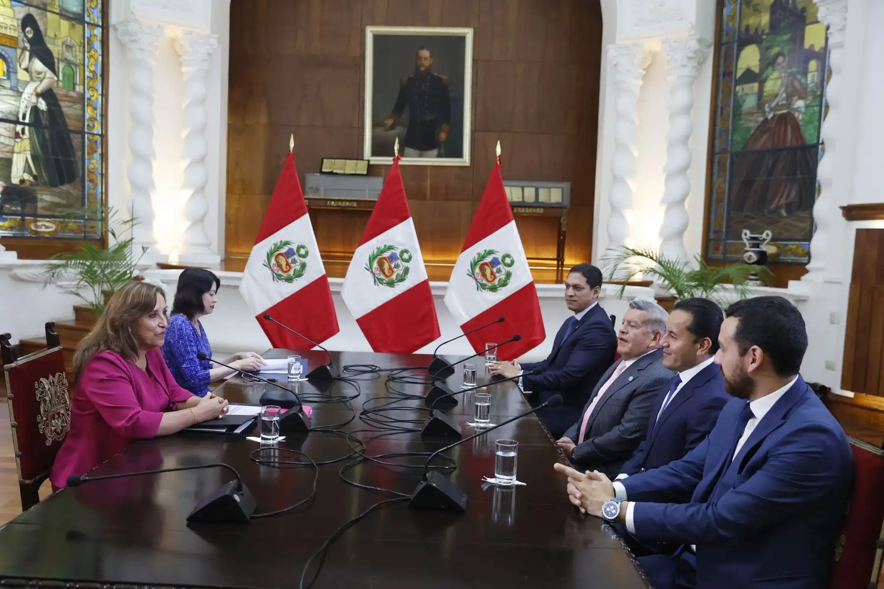 La presidenta de la República, Dina Boluarte, se reúne esta mañana con representantes del partido Alianza para el Progreso, liderados por su presidente, César Acuña. Foto: ANDINA/ Prensa Presidencia