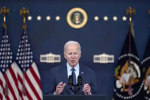 Biden se dirige a los medios sobre una serie de objetos aéreos que el Ejército estadounidense derribó. Foto: EFE