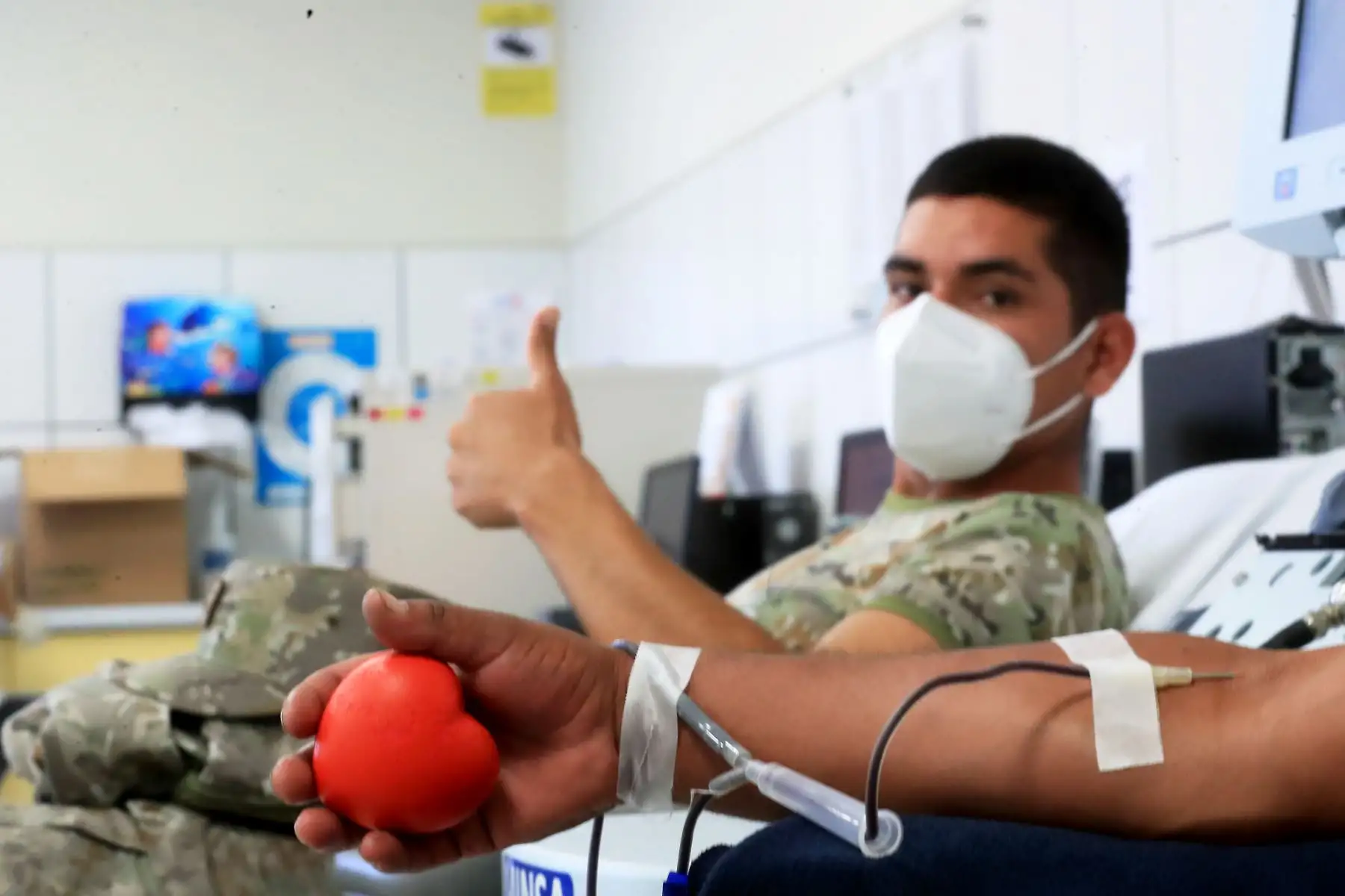Ministro de Defensa, Jorge Chávez, junto a personal de las fuerzas armadas participó de la Campaña “Aliados por un sueño” en el Hospital del Niño de San Borja, en el marco del día mundial de la lucha contra el cáncer.
Foto: ANDINA/Mindef