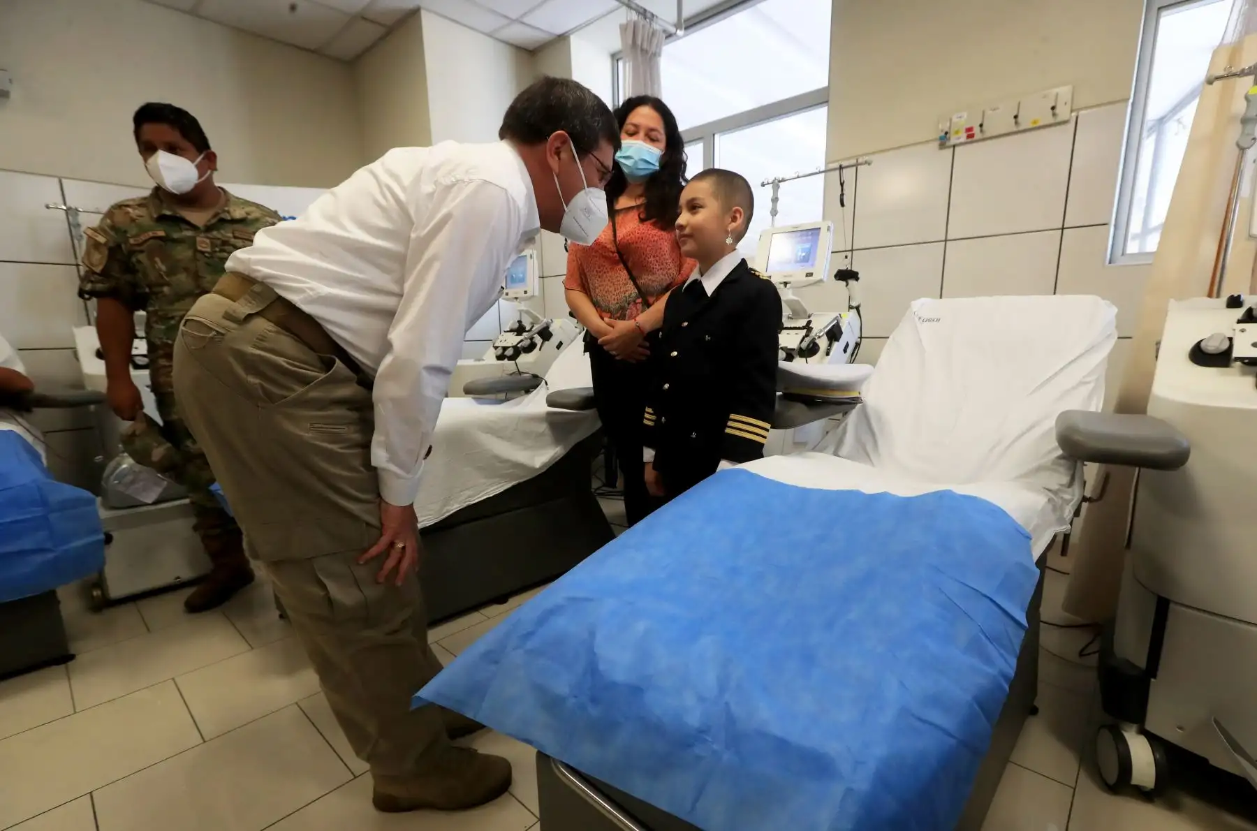 El Ministro de Defensa, Jorge Chávez, junto a personal de las fuerzas armadas participó de la Campaña “Aliados por un sueño” en el Hospital del Niño de San Borja, en el marco del día mundial de la lucha contra el cáncer.
Foto: ANDINA/Mindef