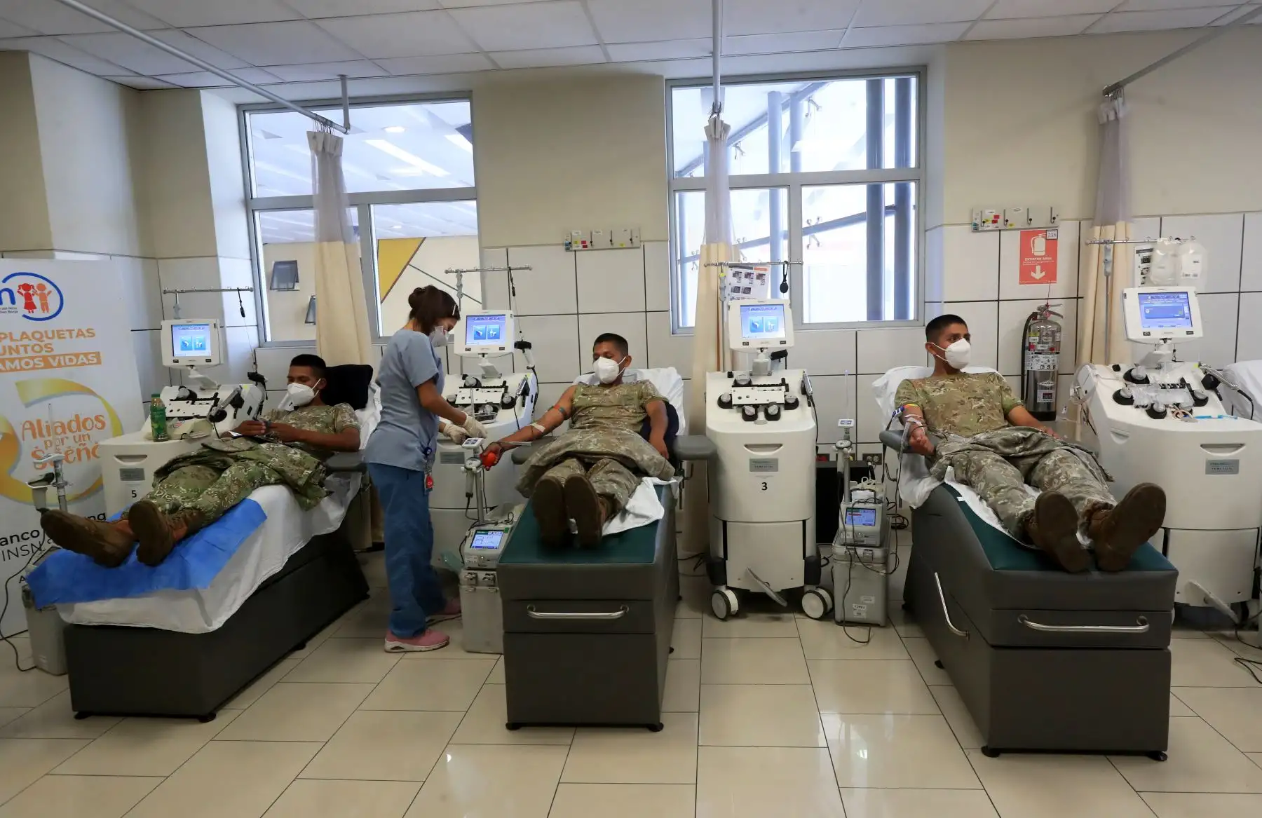 El Ministro de Defensa, Jorge Chávez, junto a personal de las fuerzas armadas participó de la Campaña “Aliados por un sueño” en el Hospital del Niño de San Borja, en el marco del día mundial de la lucha contra el cáncer.
Foto: ANDINA/Mindef
