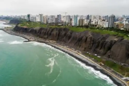 La iniciativa surge ante la evidencia de gran acumulación de residuos, especialmente plástico de un solo uso, que contamina los ecosistemas marino costero y afecta directamente a los recursos hidrobiológicos. ANDINA/ Minam