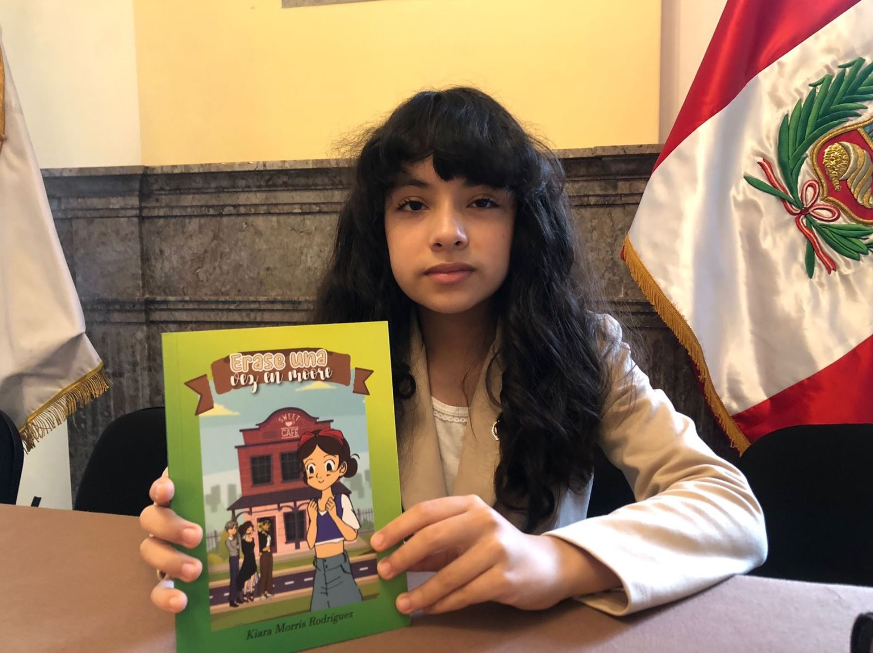 Niña de 11 años publica su primer libro sobre empoderamiento femenino.