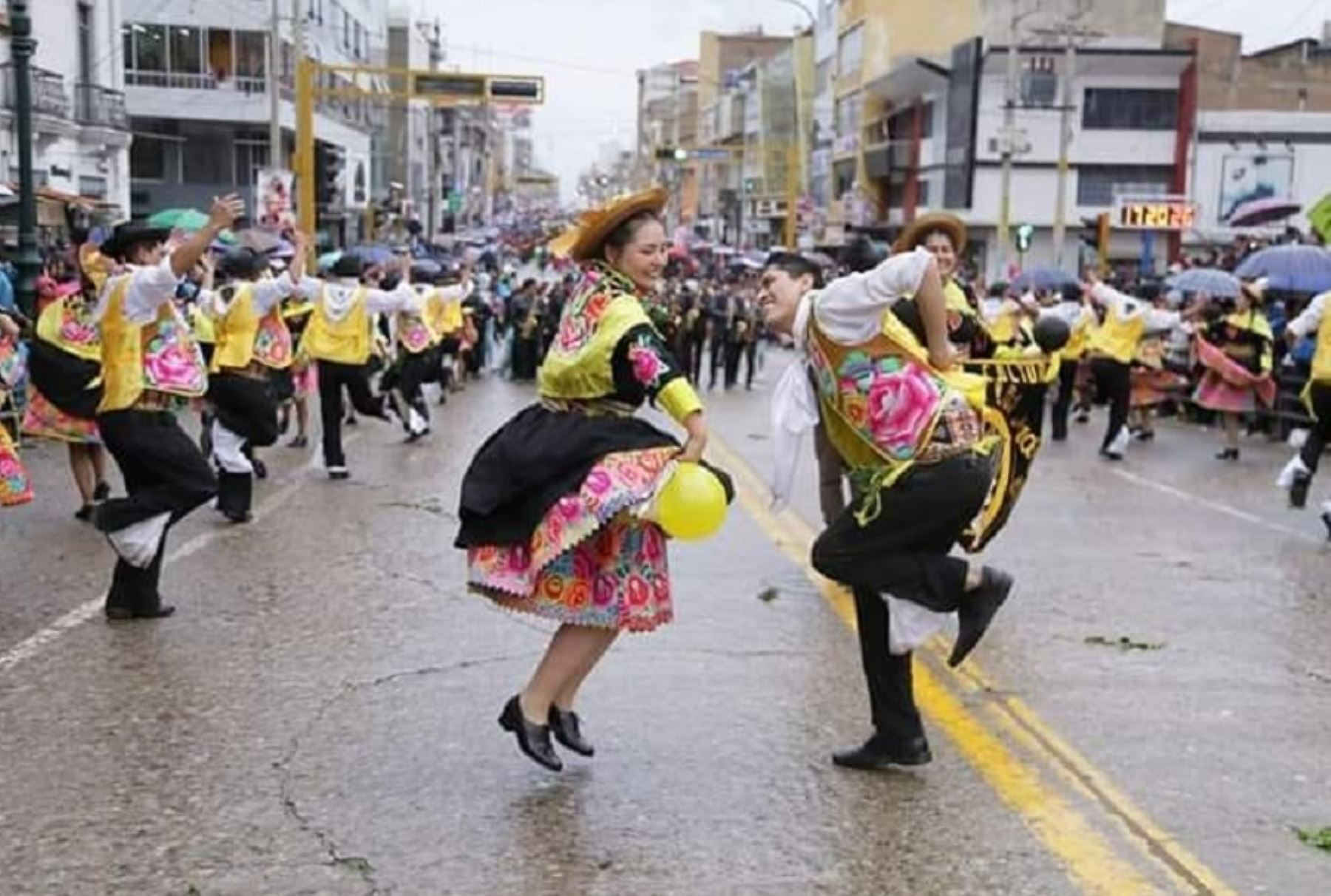 En más de 45 localidades de la región Junín celebran desde hoy dos de las festividades más importantes de su calendario jubilar: el apoteósico carnaval y la exultante Ruta del Huaylarsh, la danza más emblemática del Valle del Mantaro, declarada Patrimonio Cultural de la Nación en el 2005.